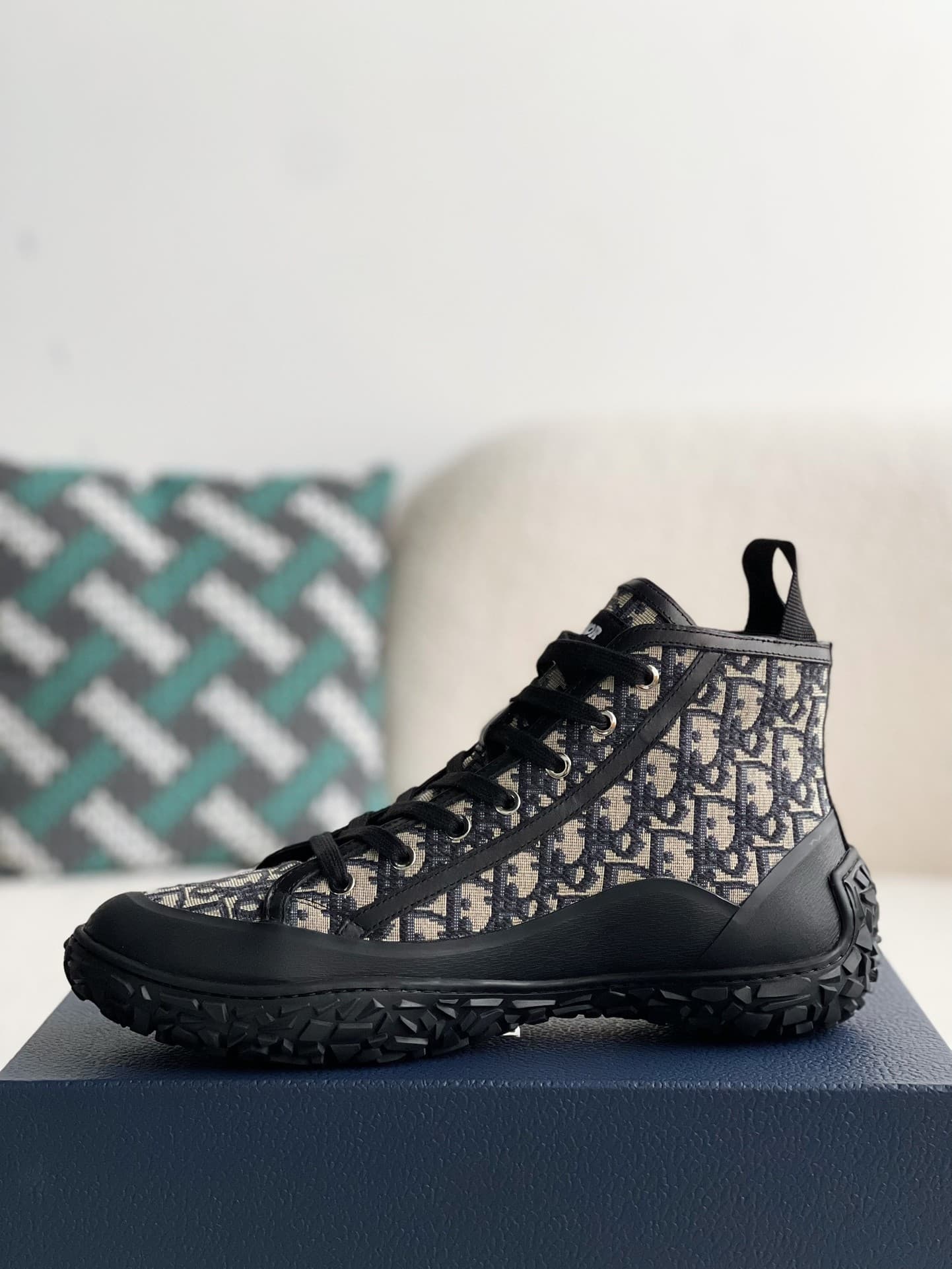 DR B28 high-top Sneakers