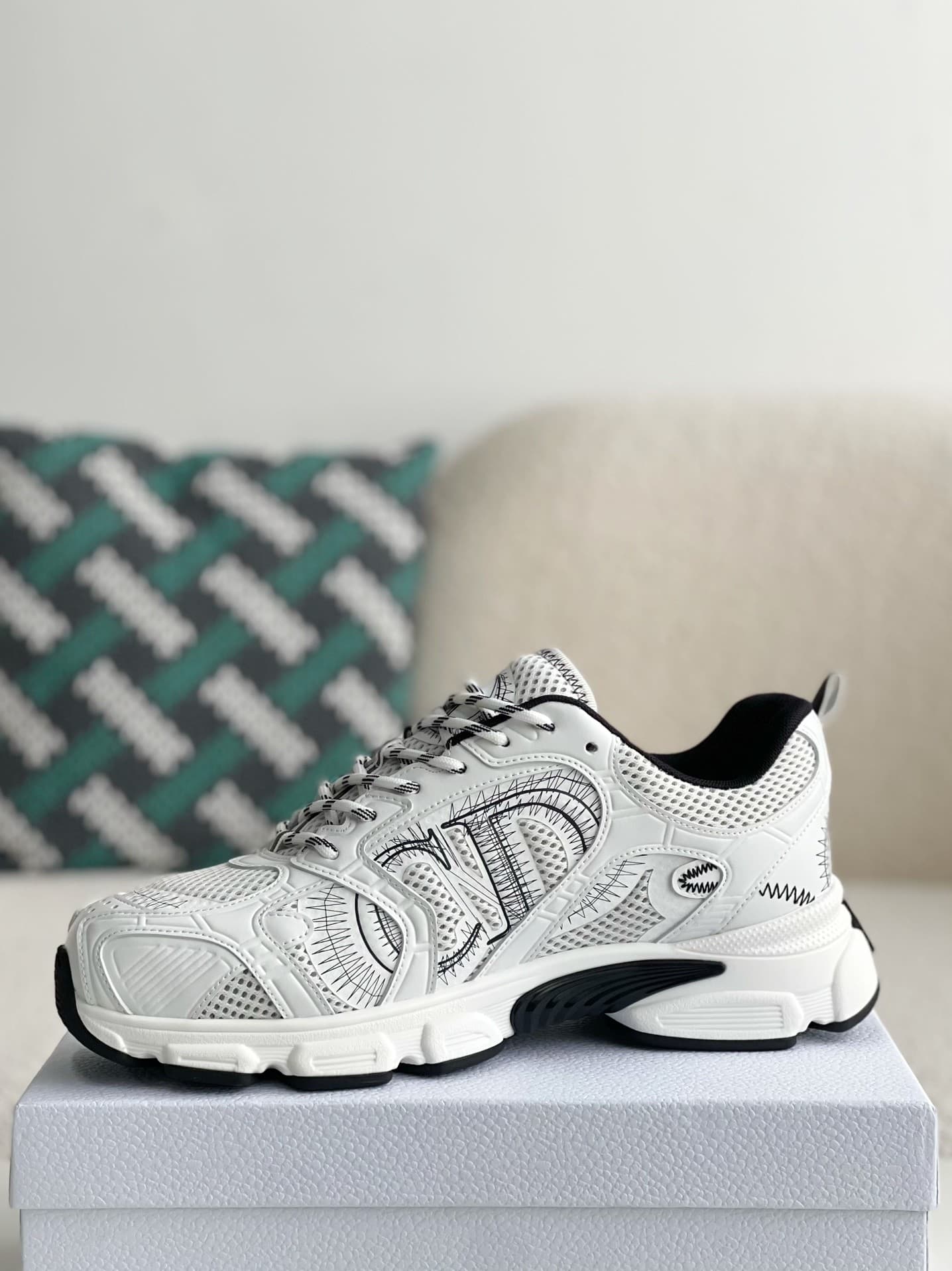 DR Running Sneakers