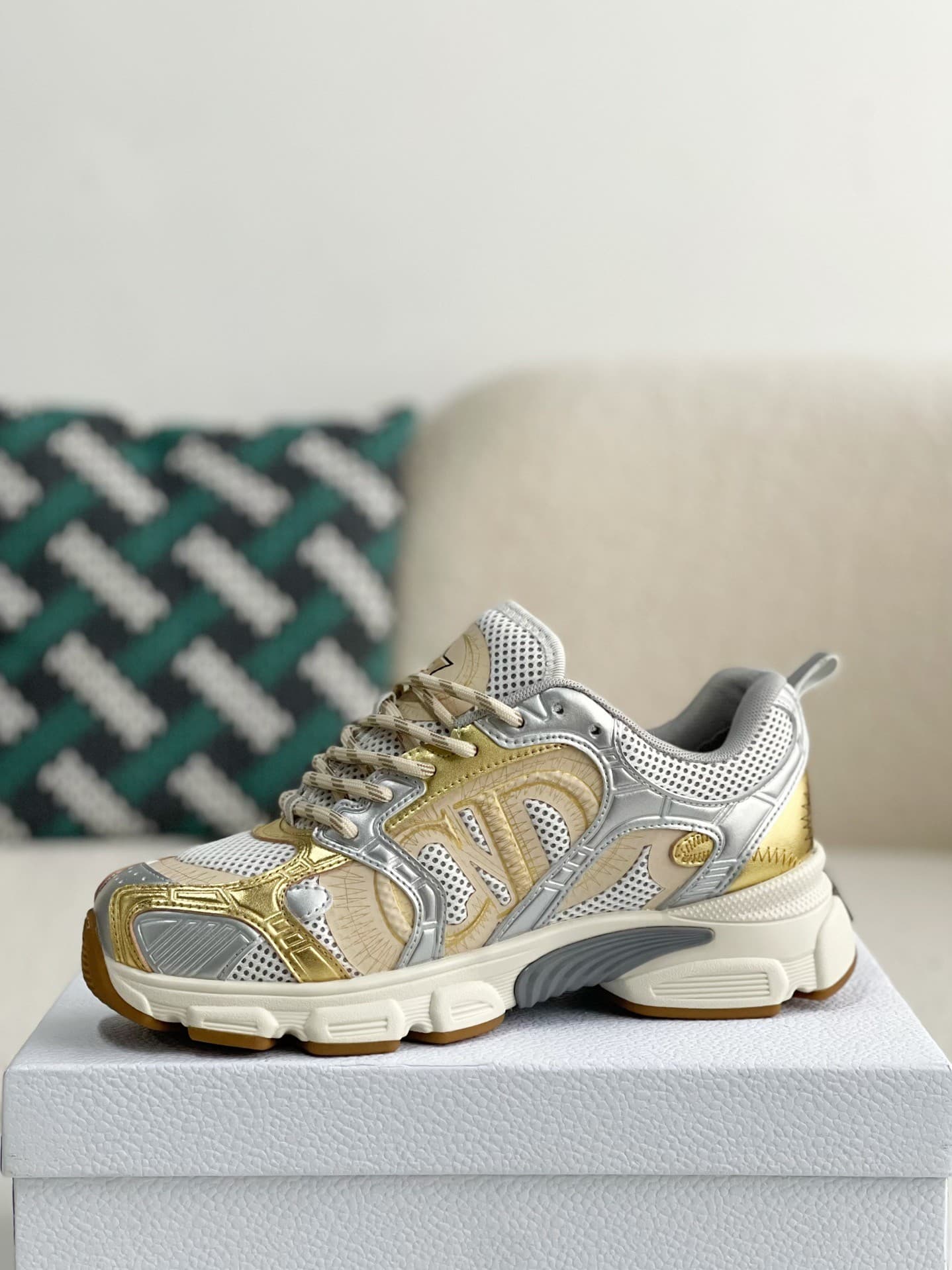 DR Running Sneakers