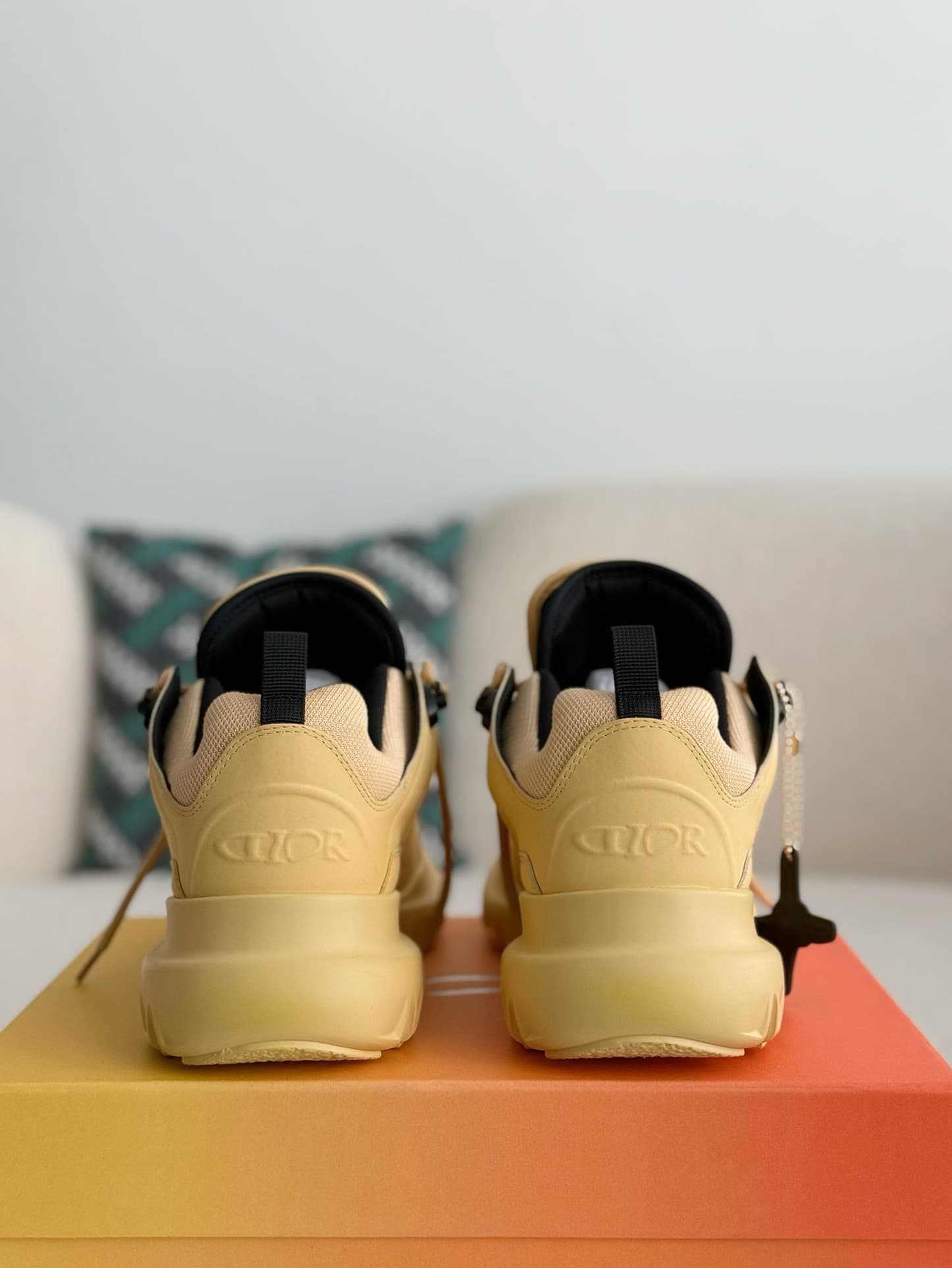 DR AND LEWIS HAMIL TON SNEAKER