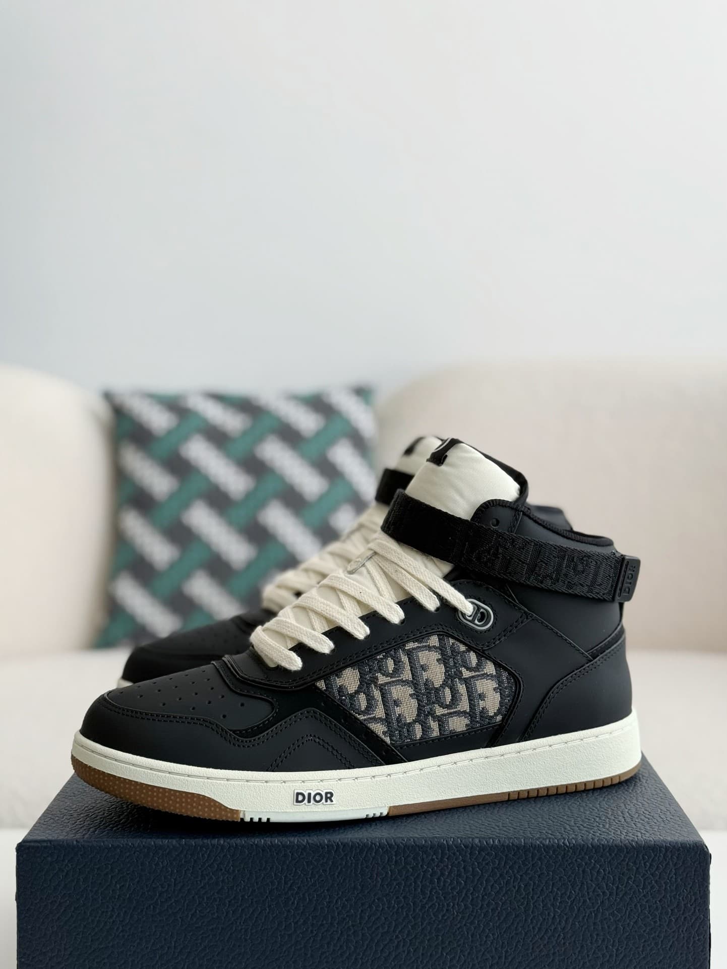 DR B27 High-top casual shoes