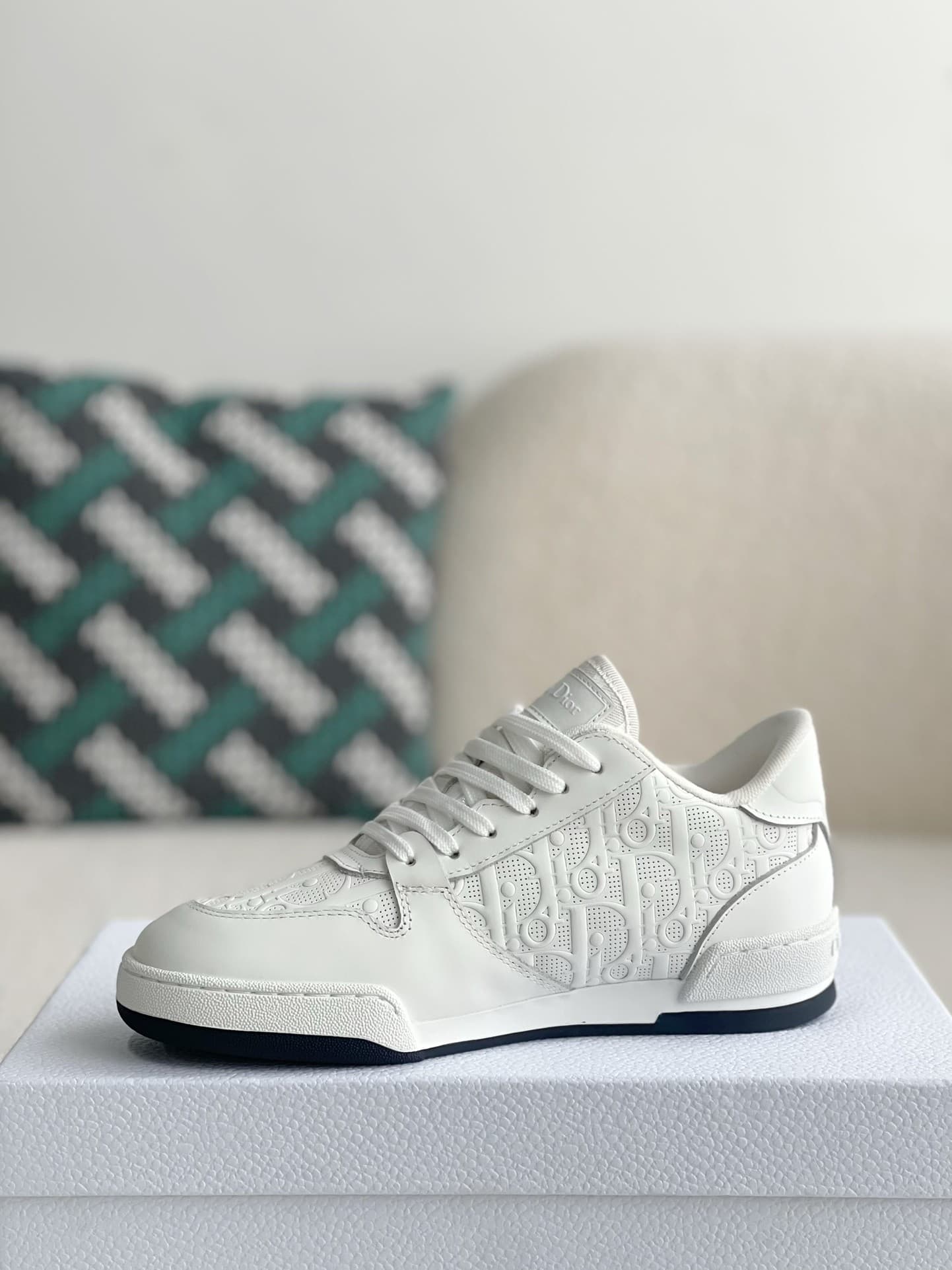 DR Sneakers