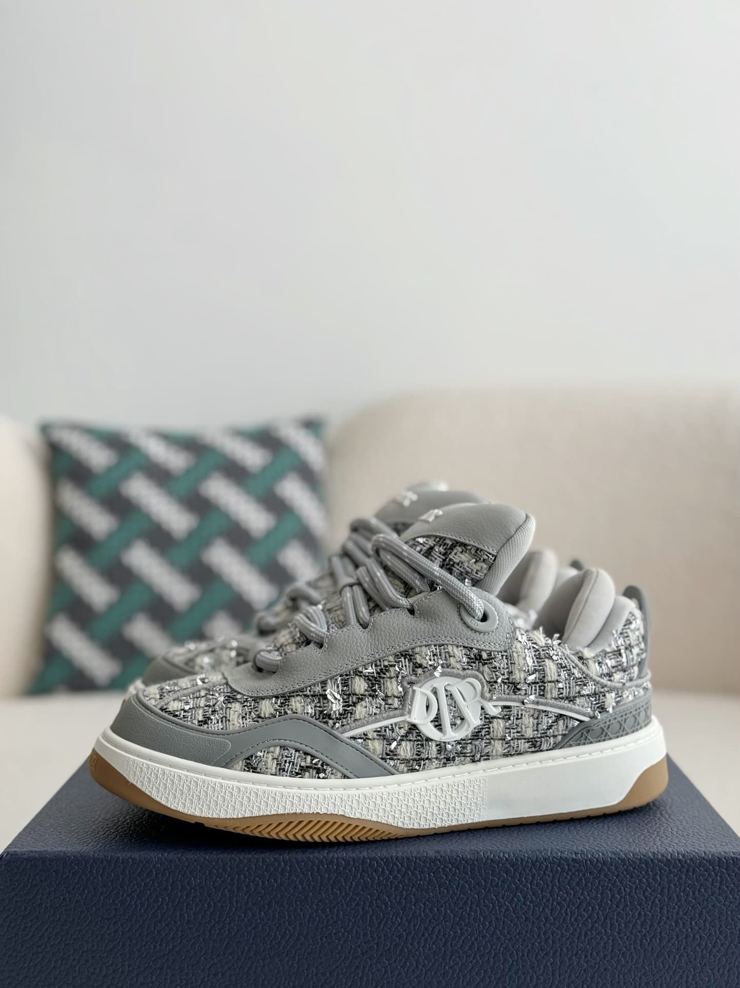 DR B9S Sneakers