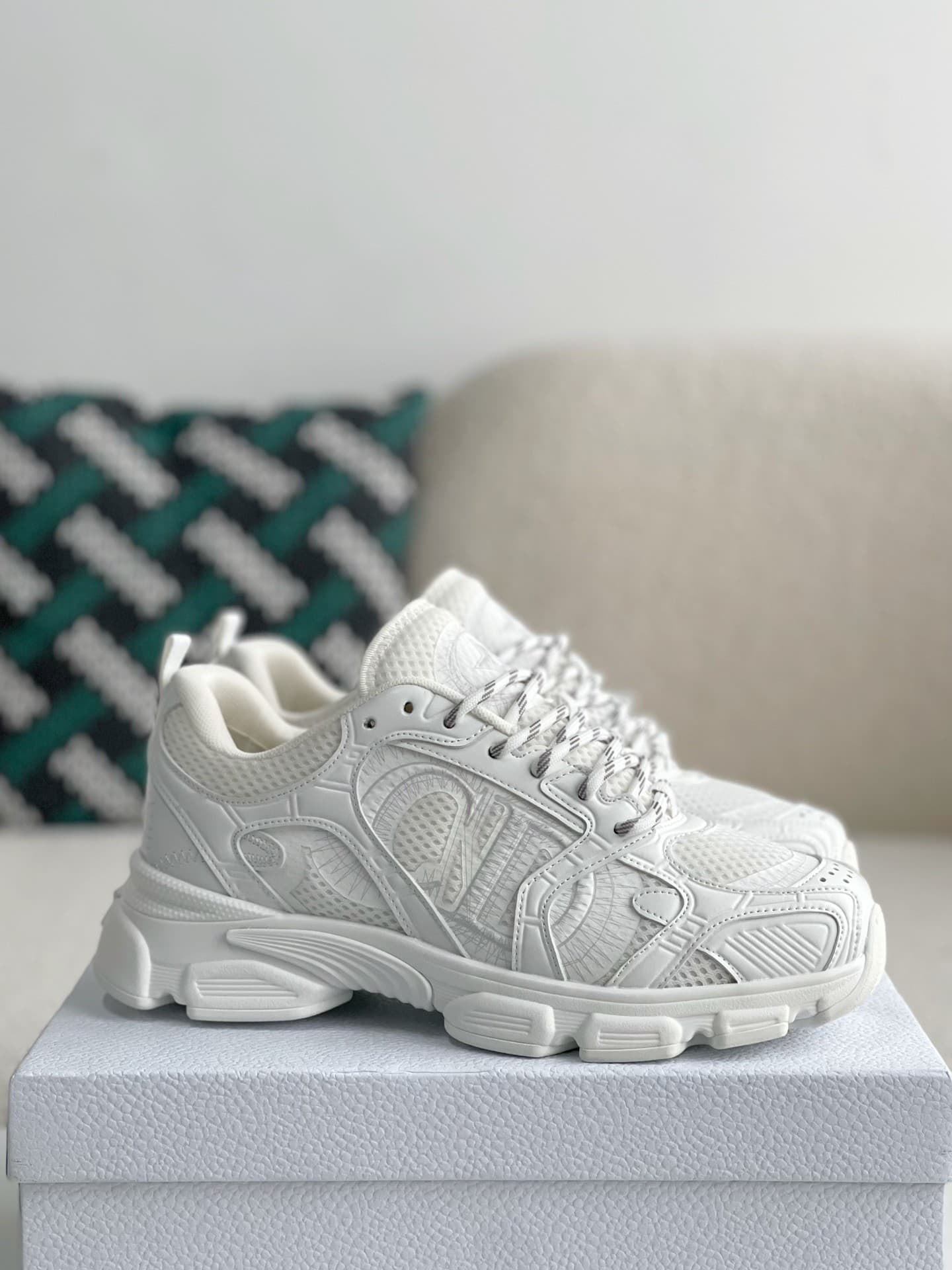 DR Running Sneakers