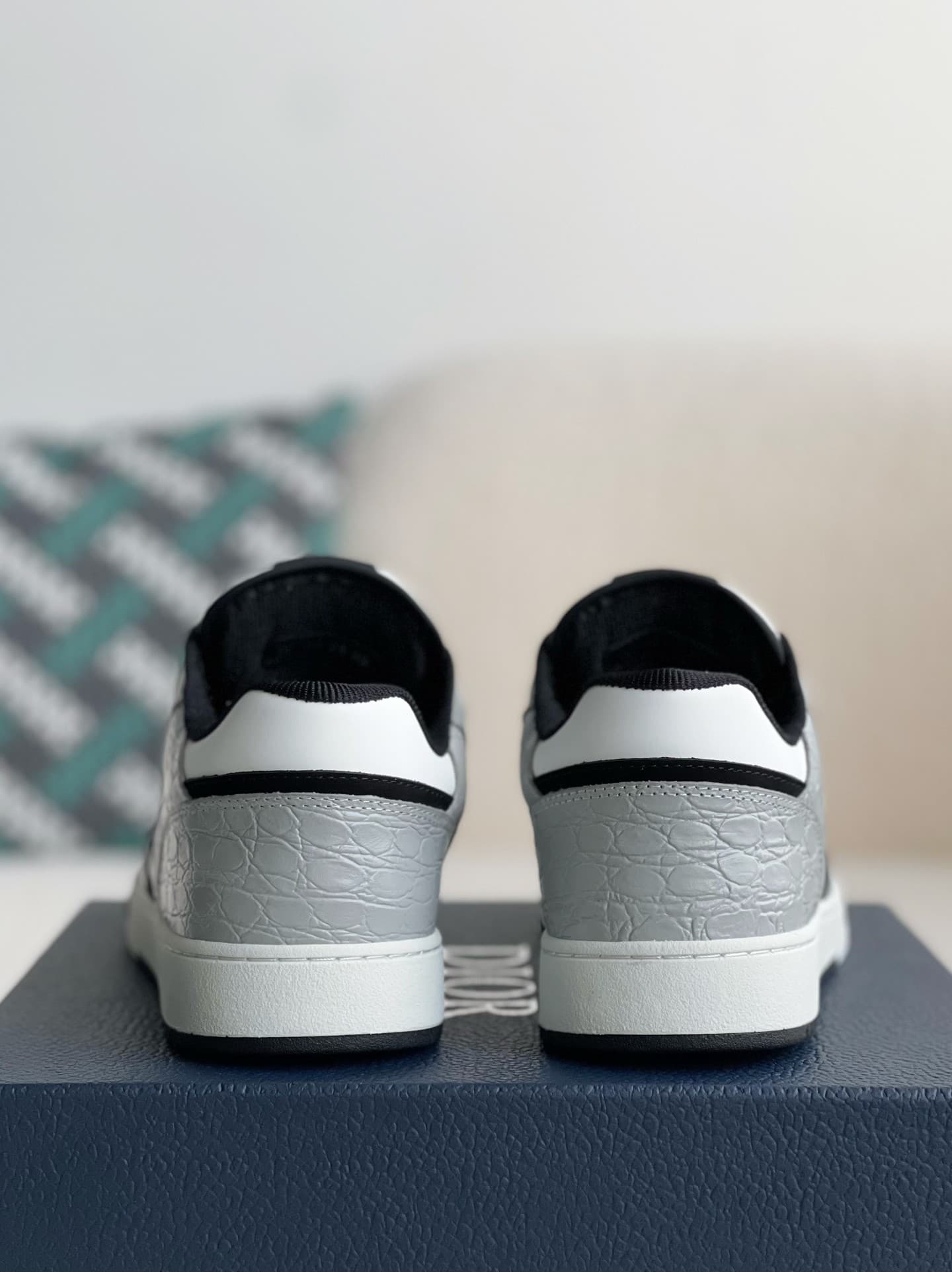 DR B27 Oblique Sneakers