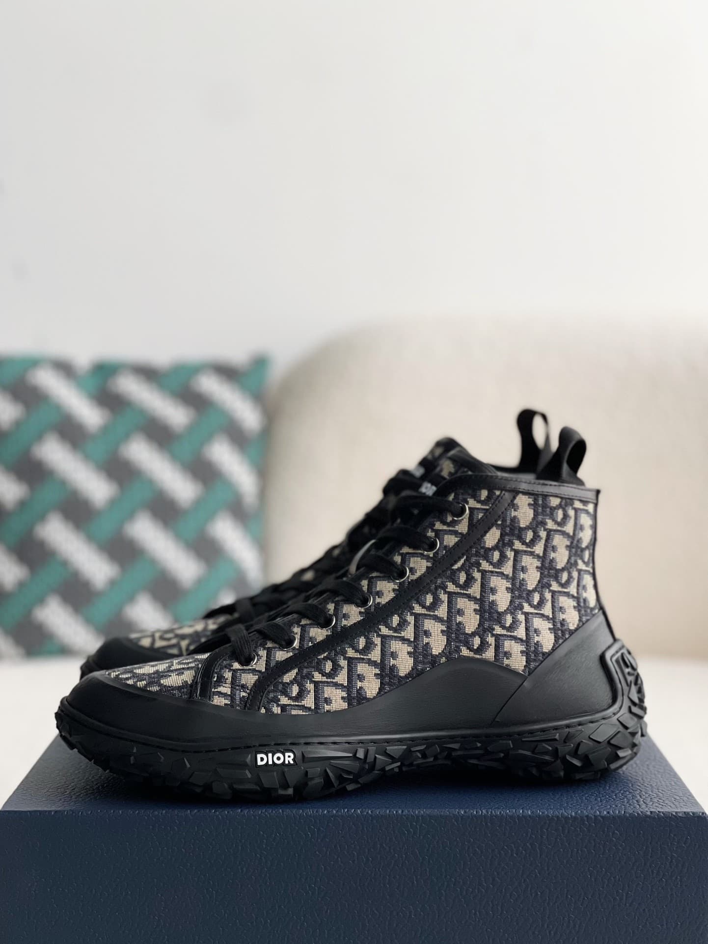 DR B28 high-top Sneakers