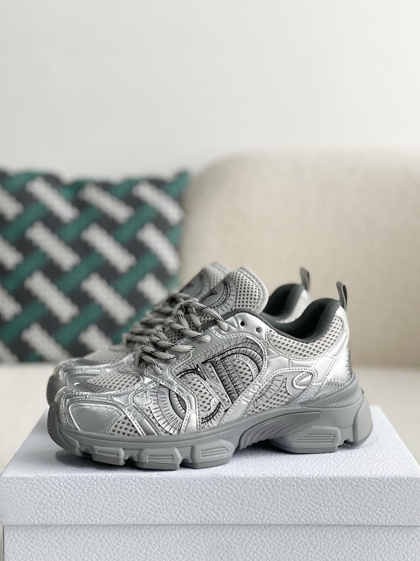 DR Running Sneakers