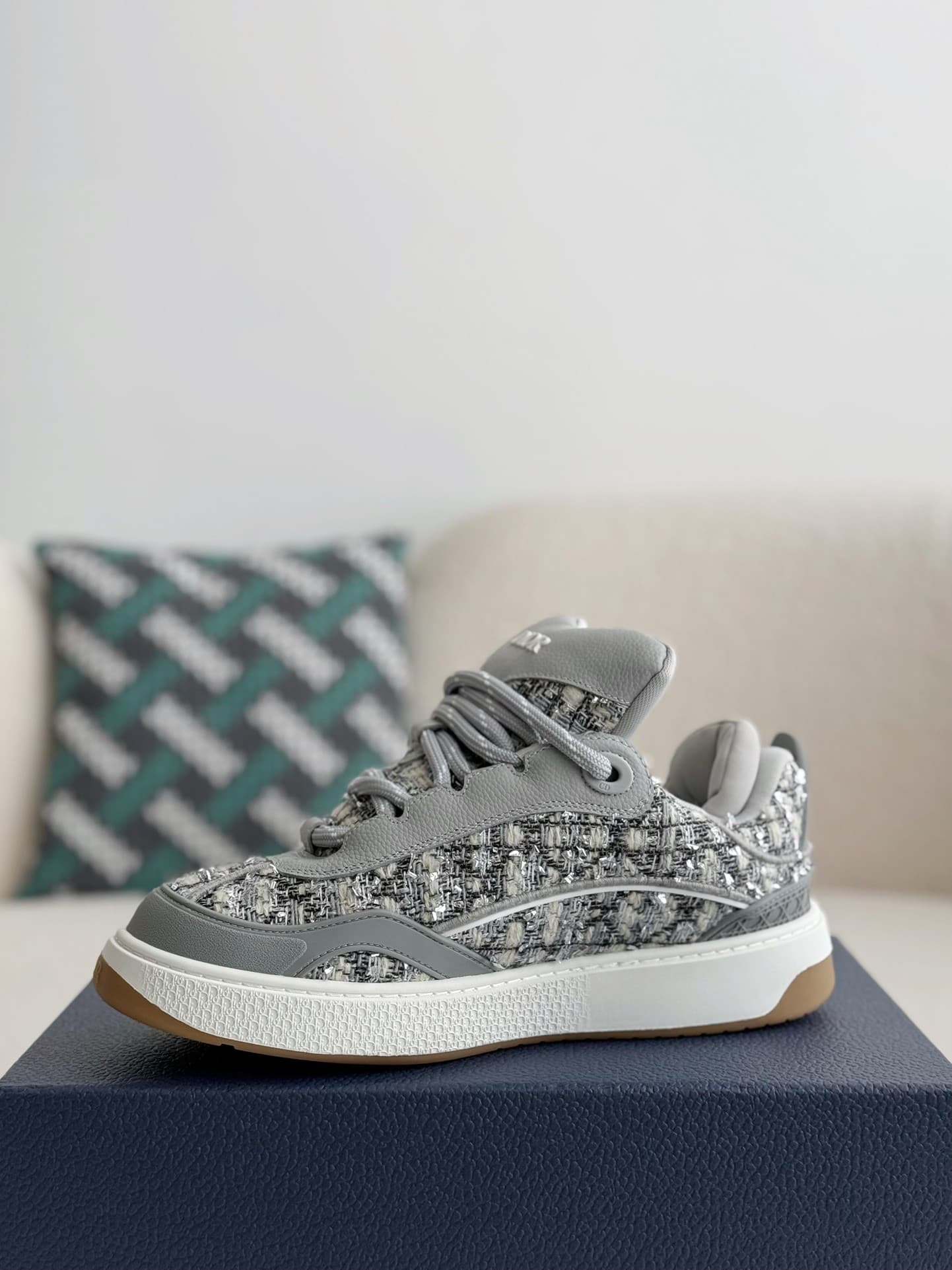 DR B9S Sneakers