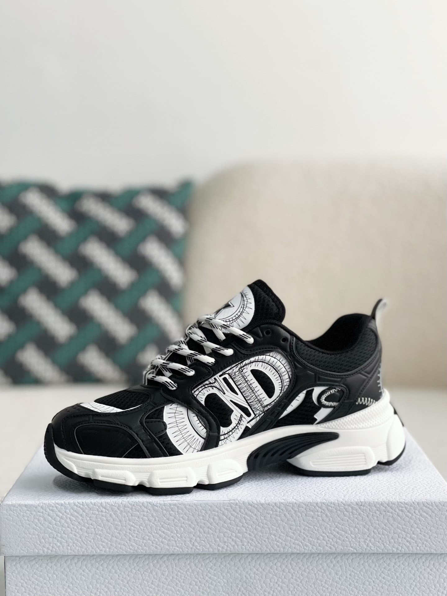 DR Running Sneakers