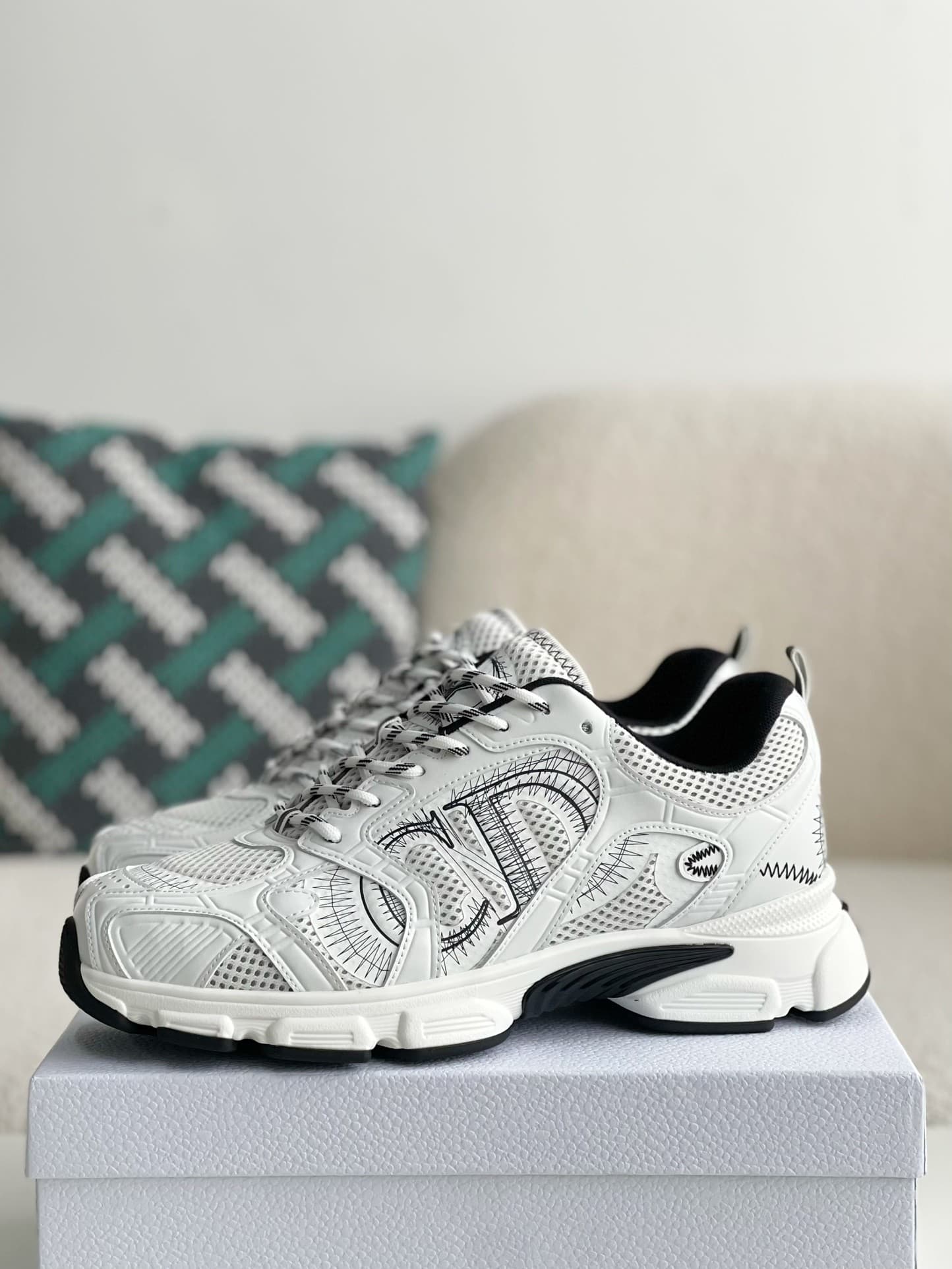 DR Running Sneakers
