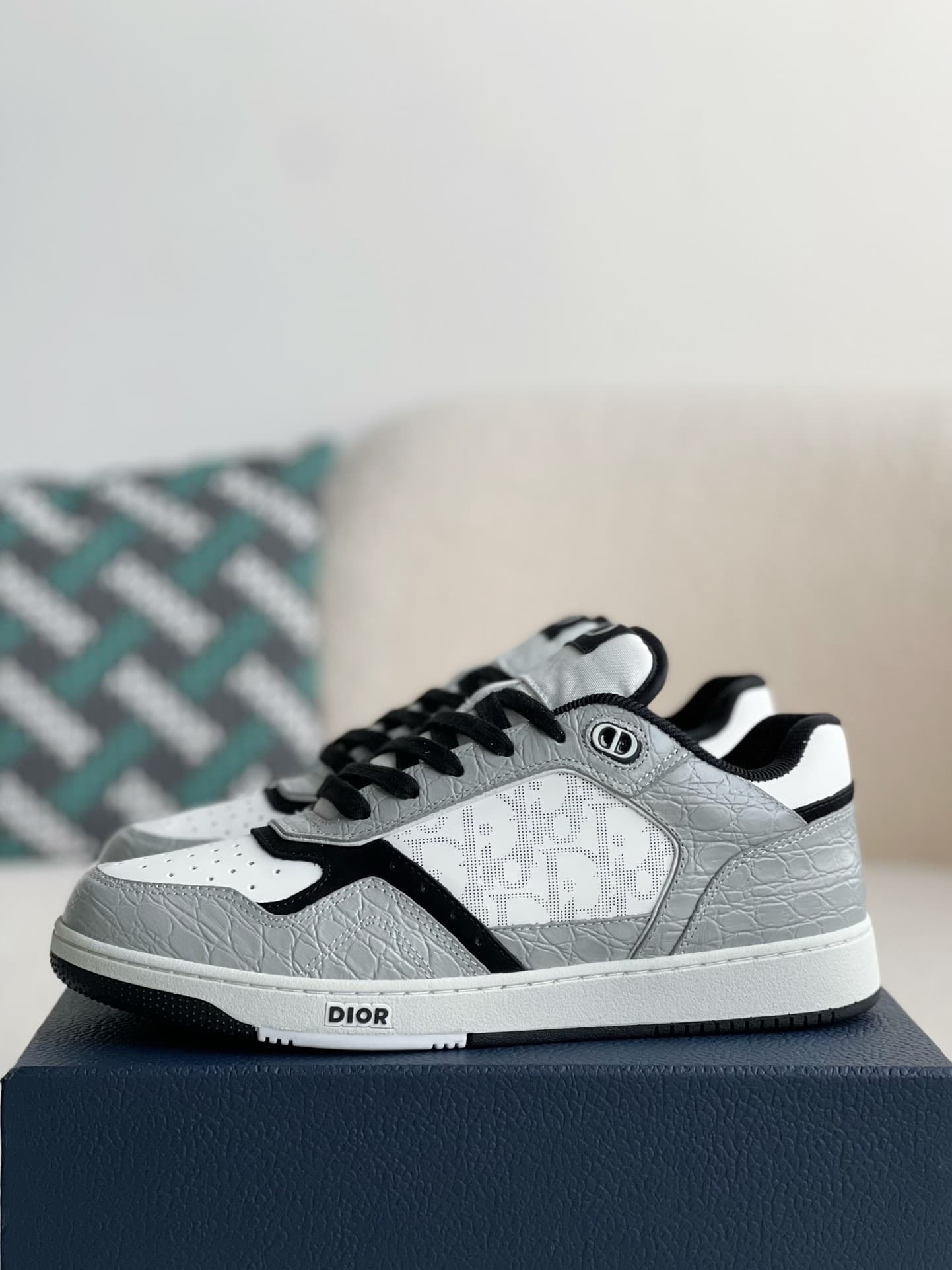 DR B27 Oblique Sneakers