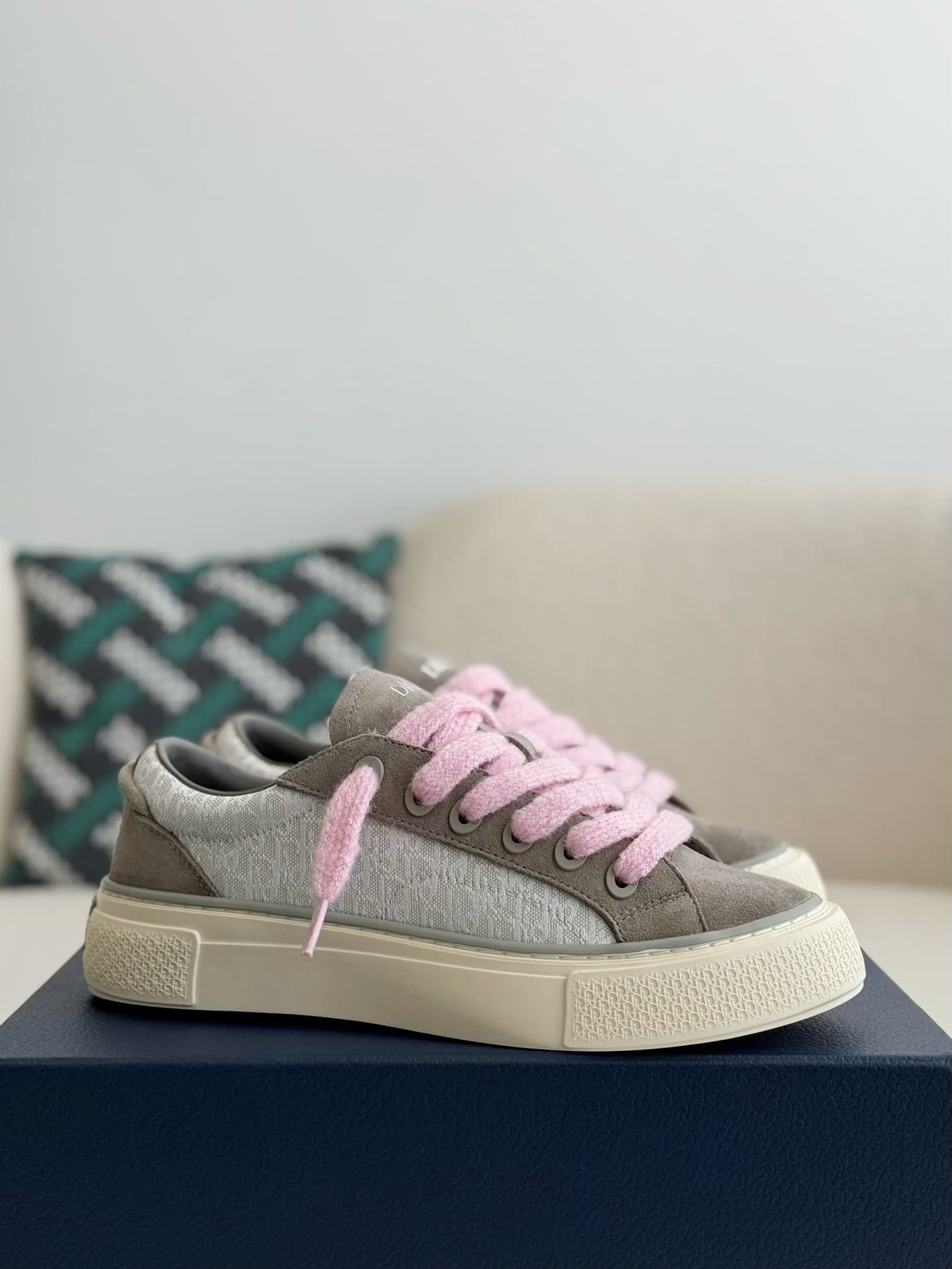 DR New B33 Sneaker