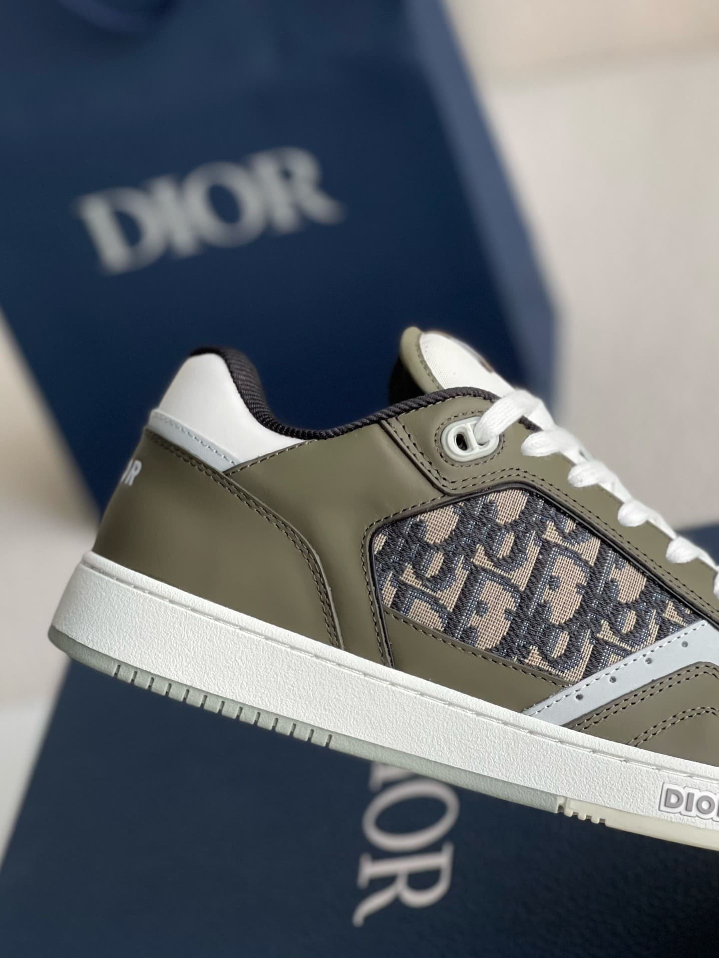 DR B27 Oblique Sneakers