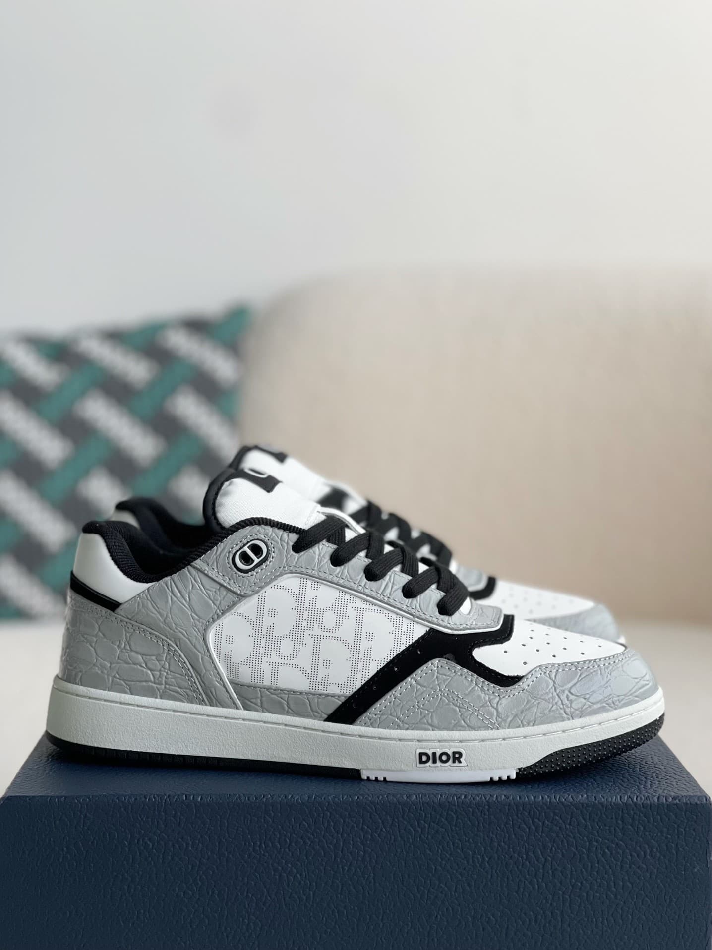 DR B27 Oblique Sneakers