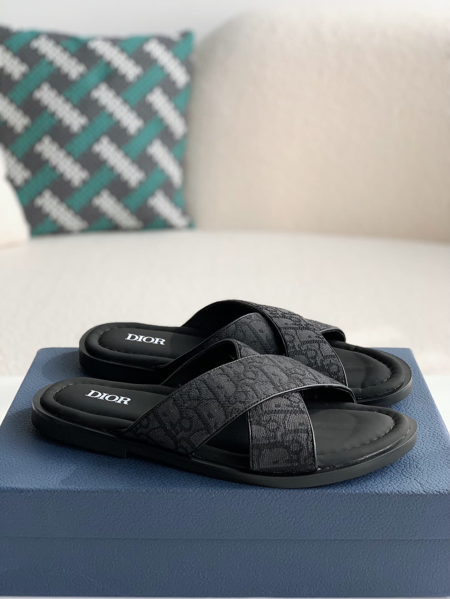 DR WOMEN'S SLIPPERS