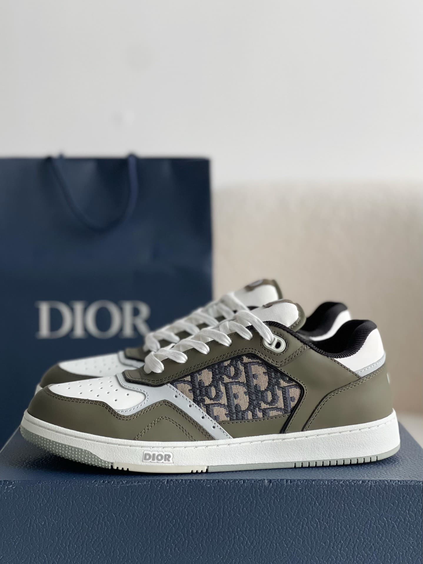 DR B27 Oblique Sneakers