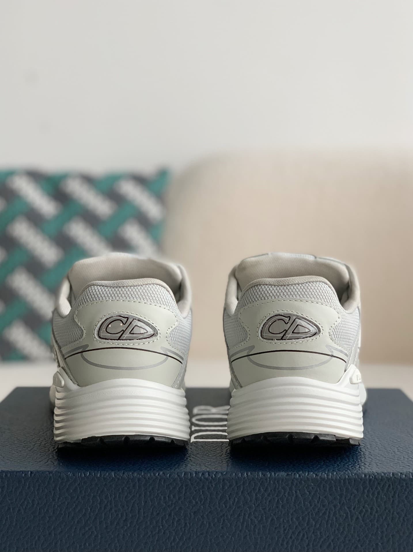 DR b23 sneaker