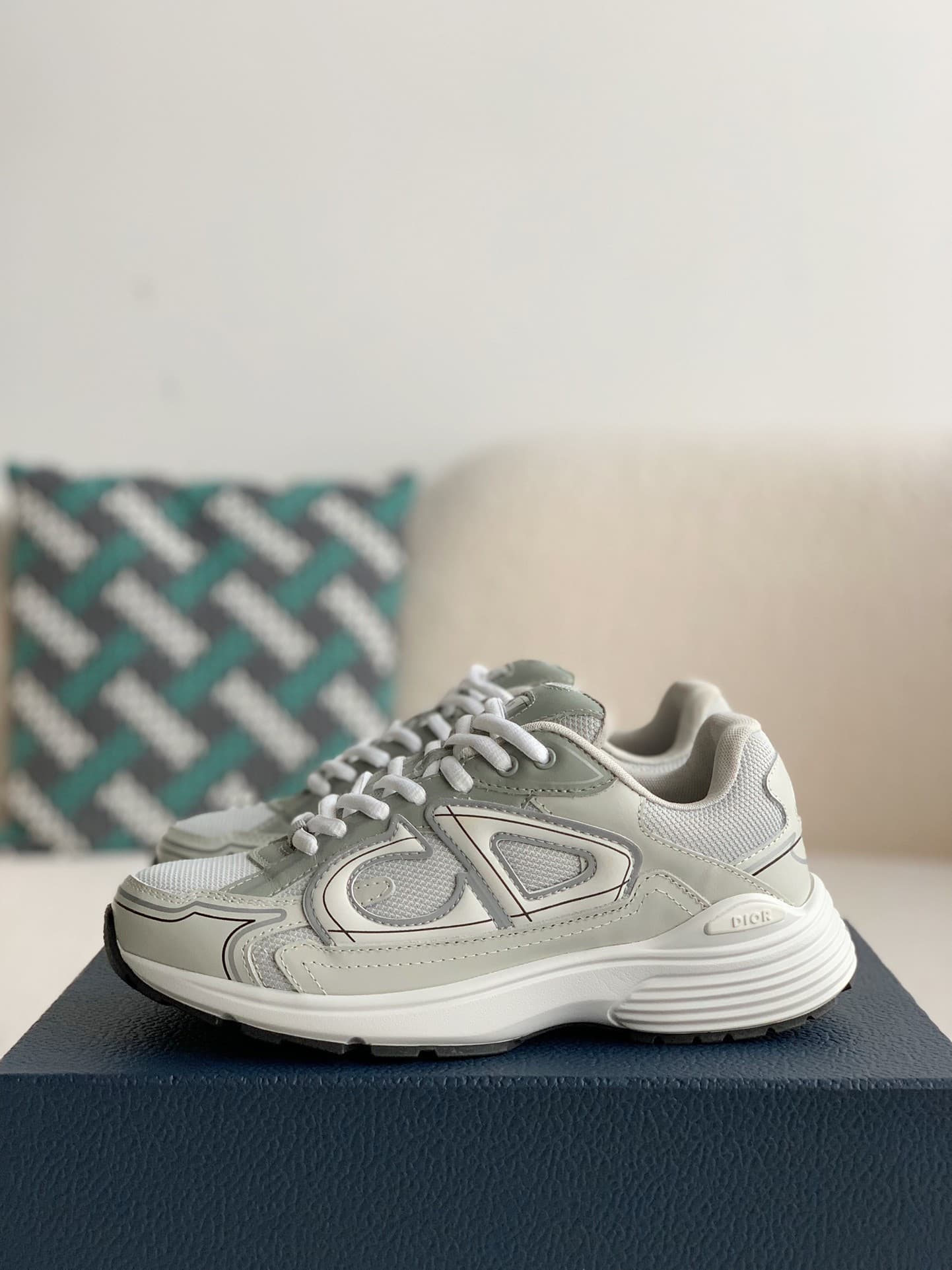 DR b23 sneaker