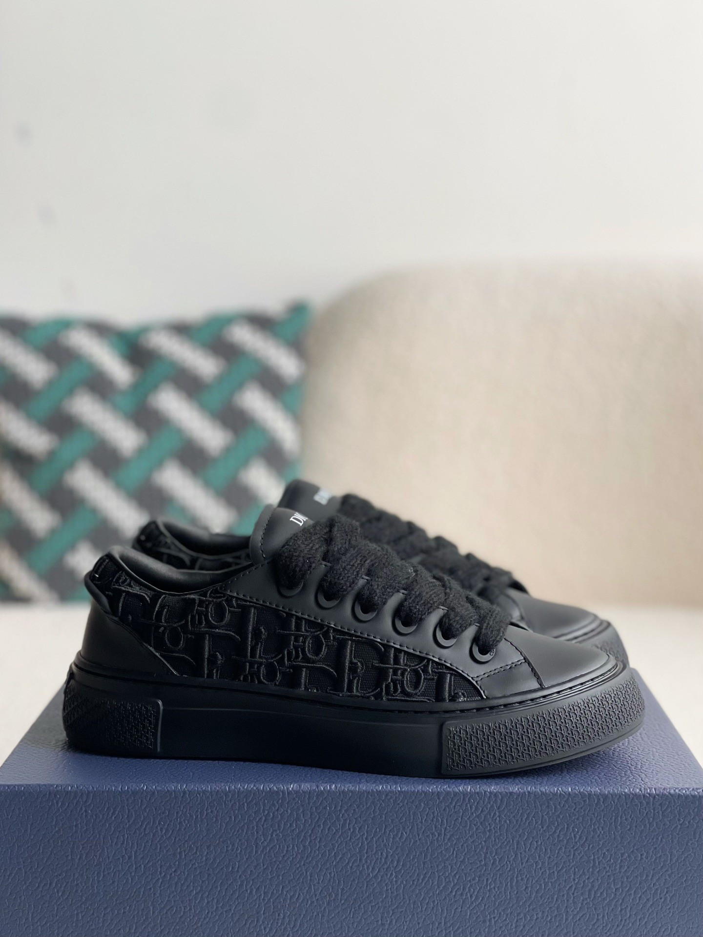 DR sneaker
