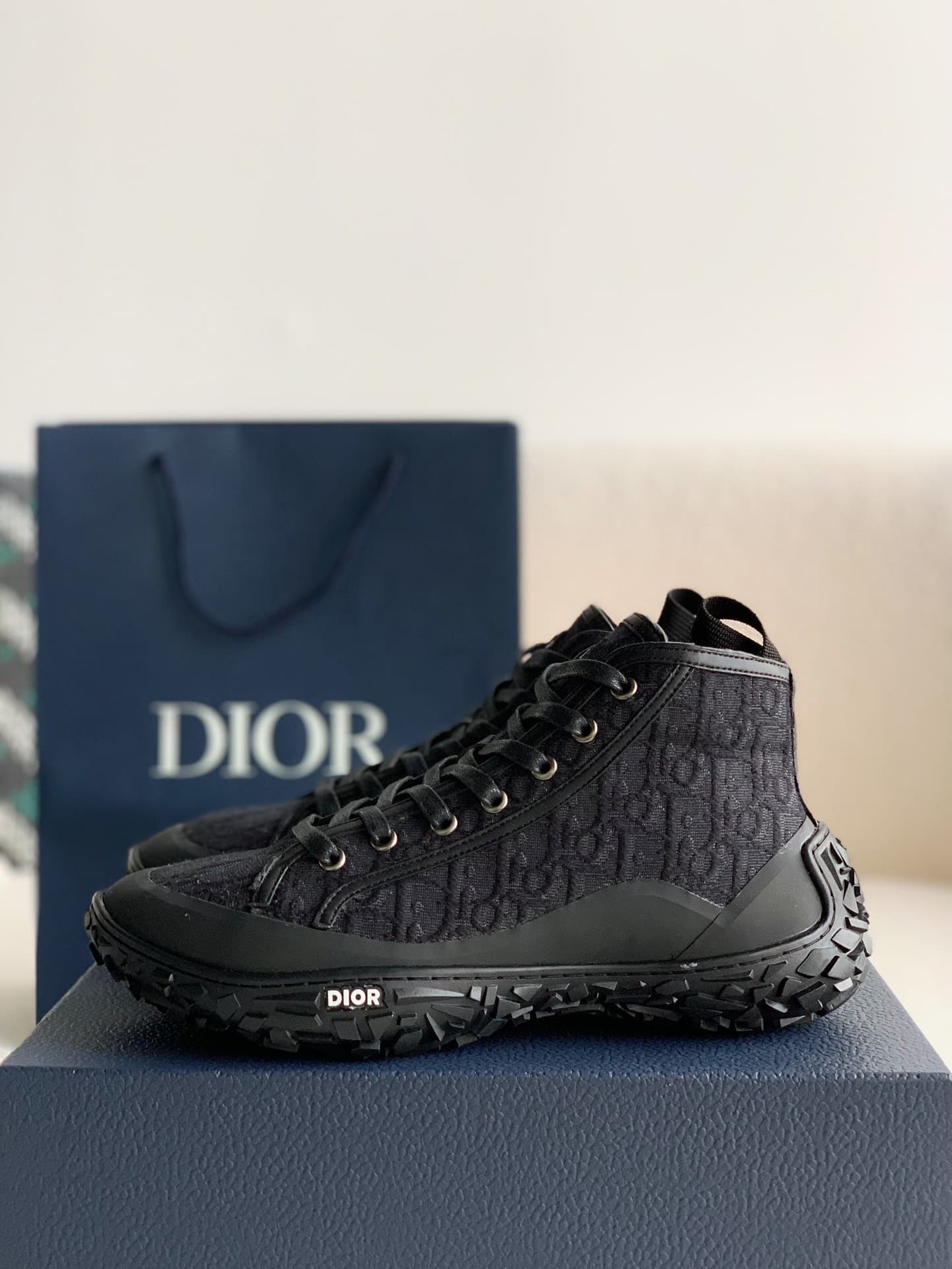 DR B28 sneaker