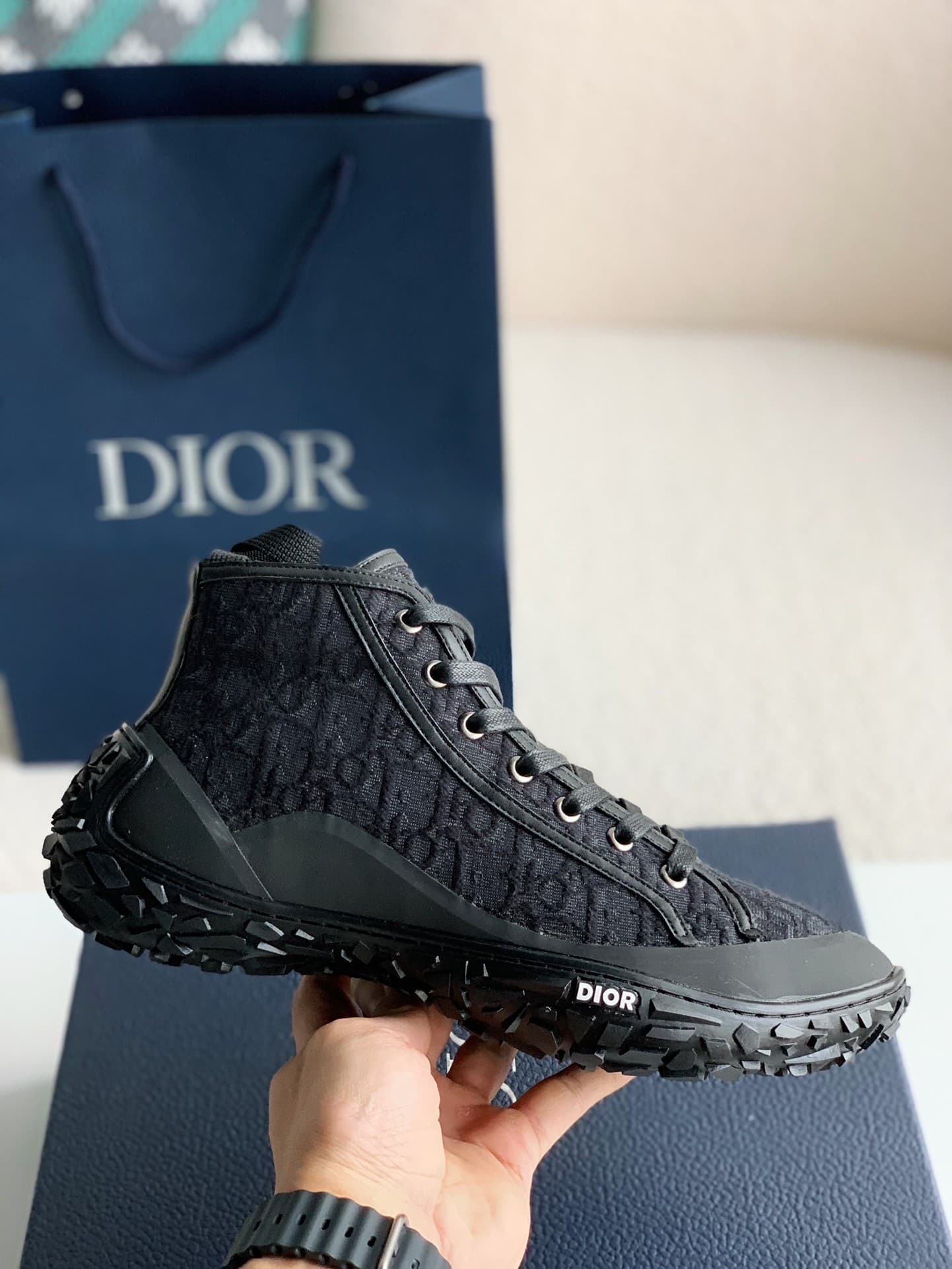 DR B28 sneaker