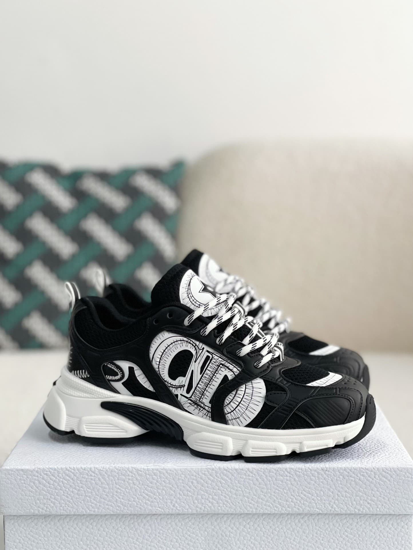 DR Running Sneakers
