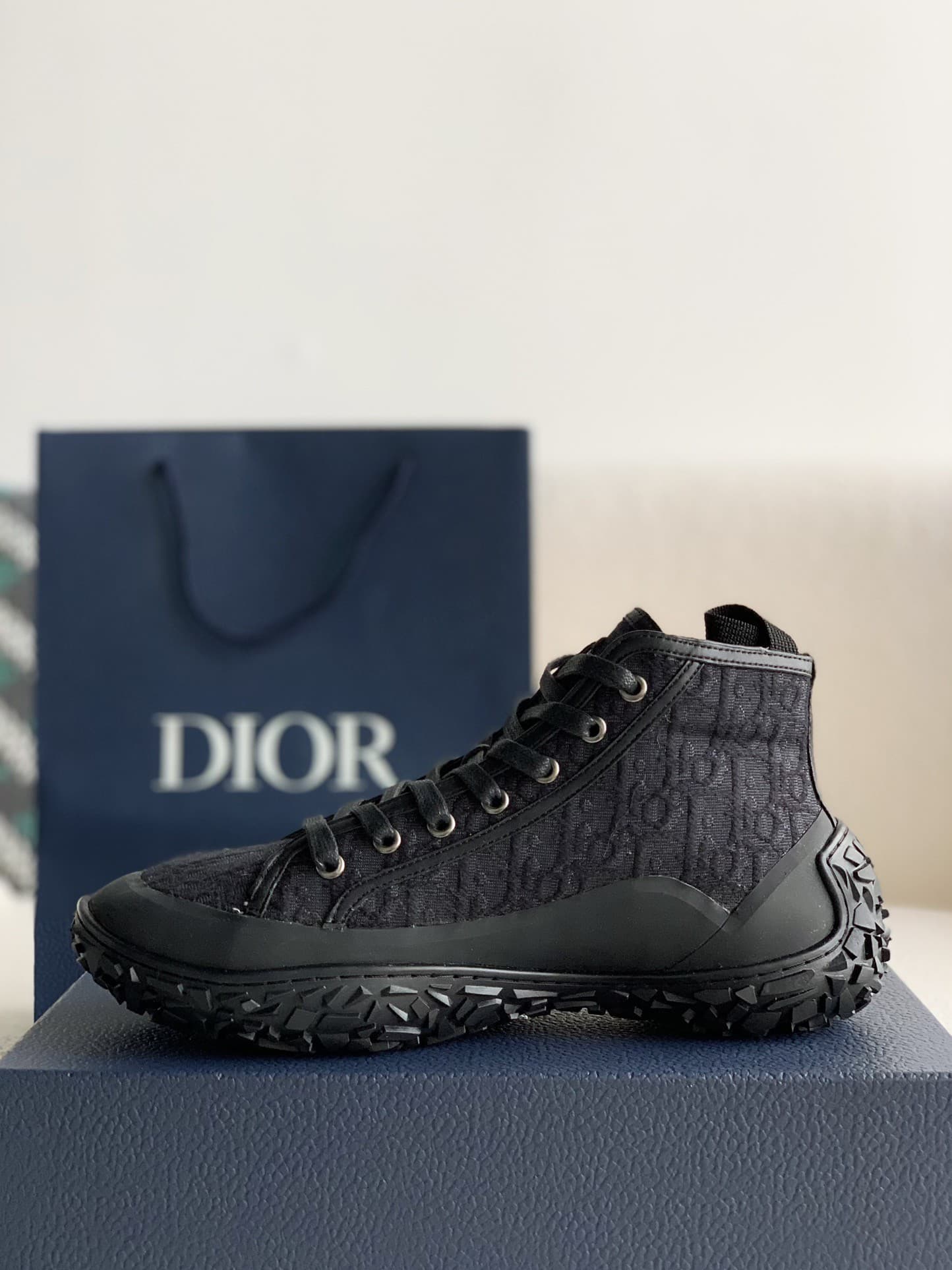 DR B28 sneaker