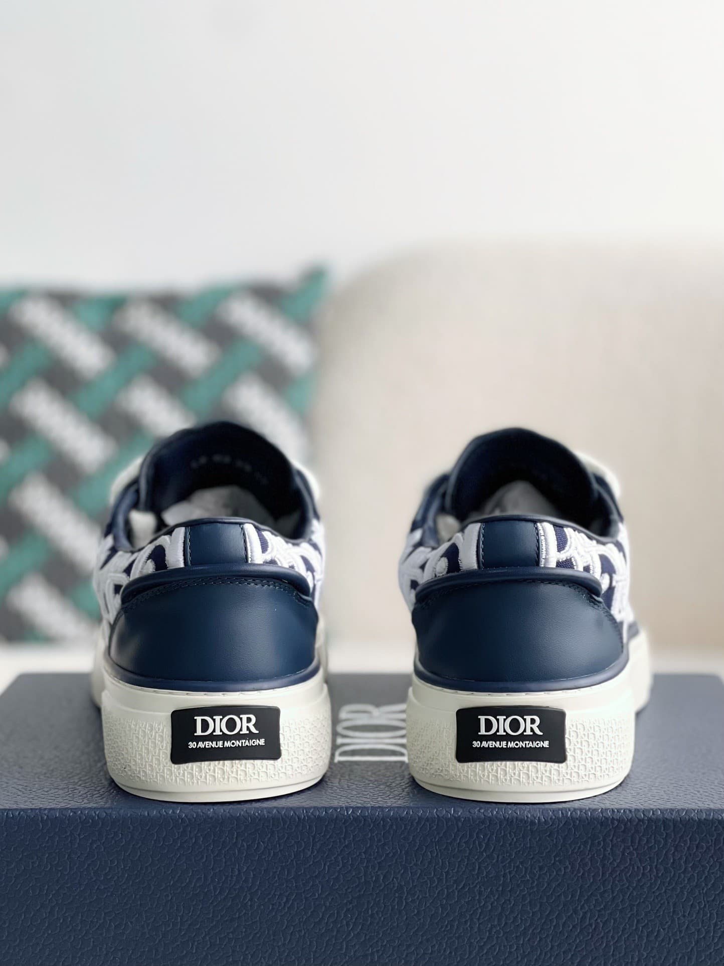 DR New B33 Sneaker