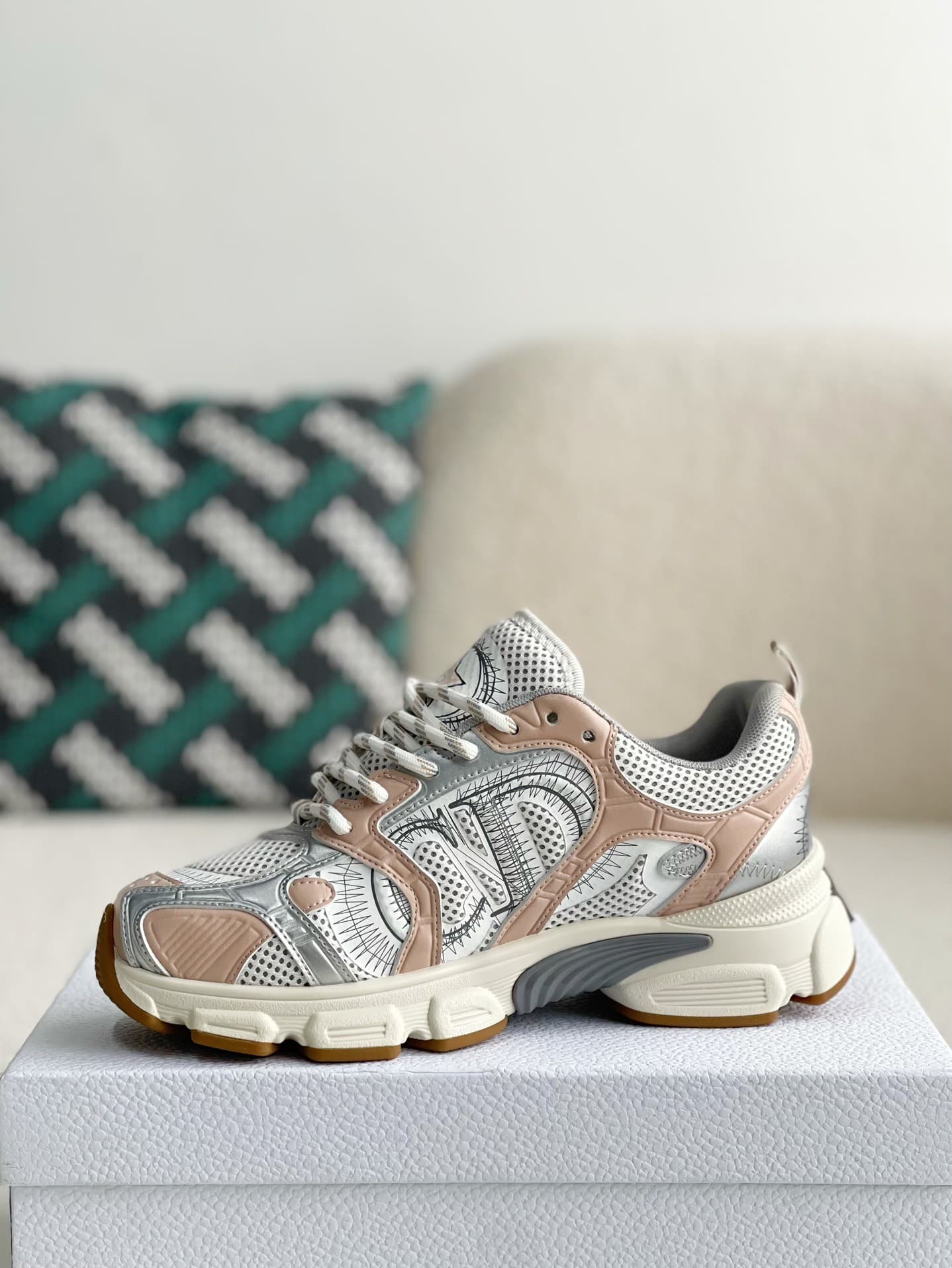 DR Running Sneakers