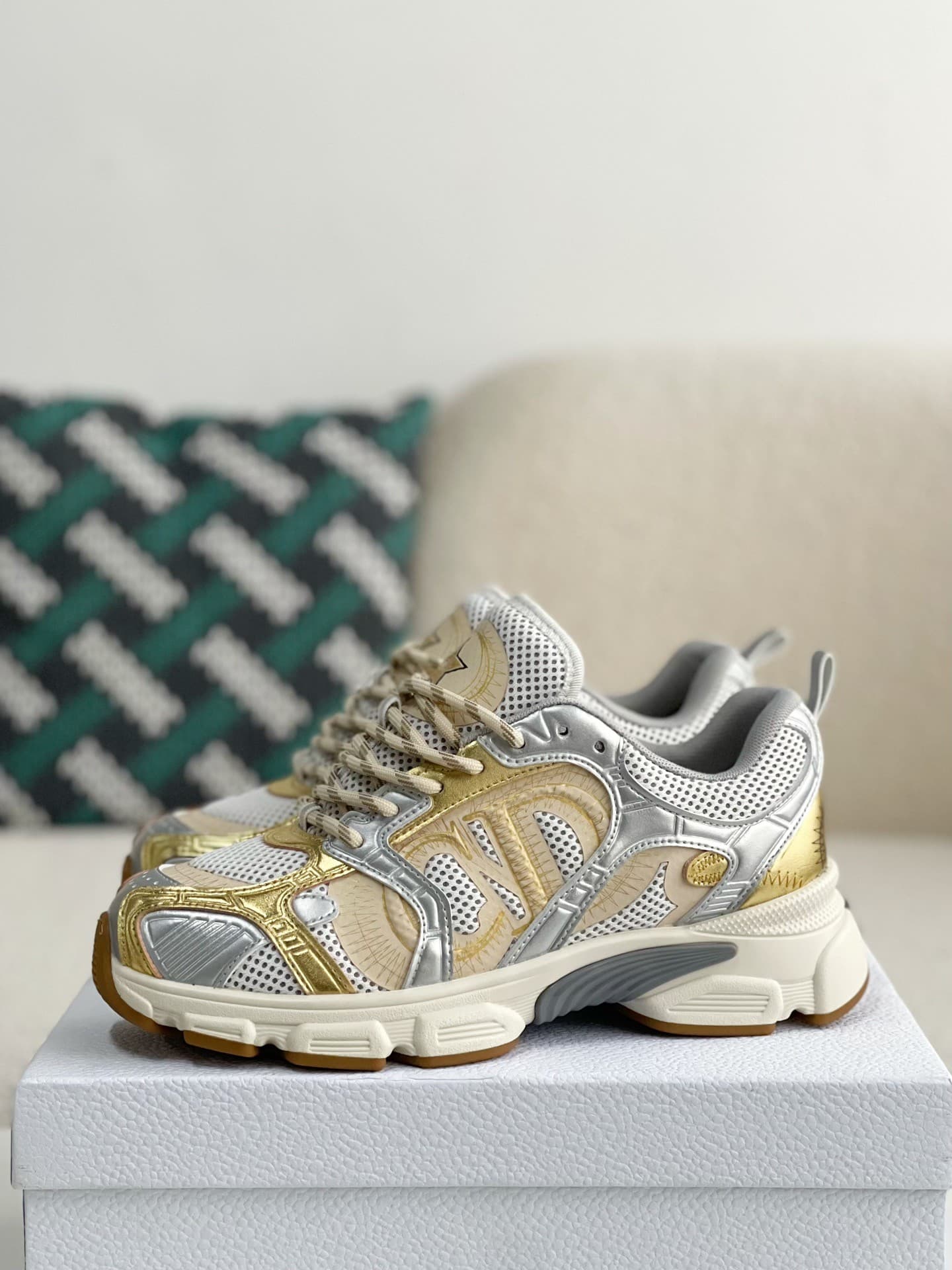 DR Running Sneakers