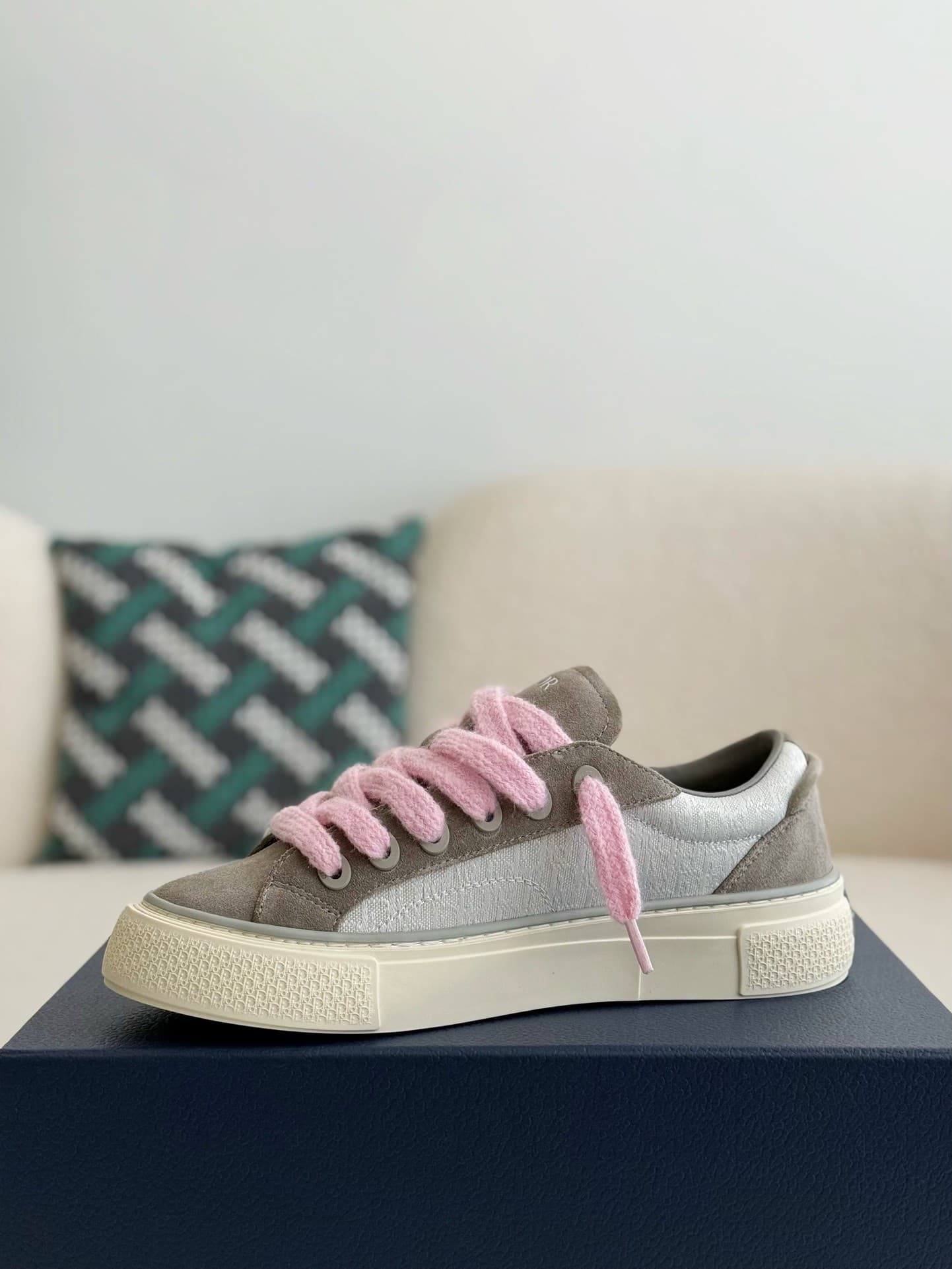 DR New B33 Sneaker