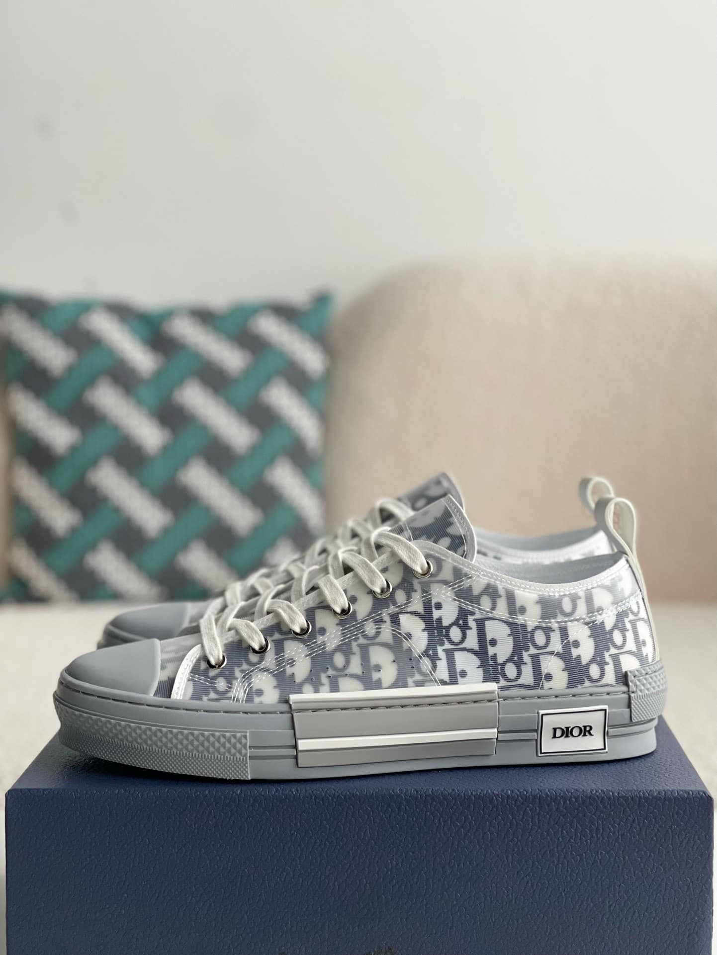 DR B23 oblique Sneaker
