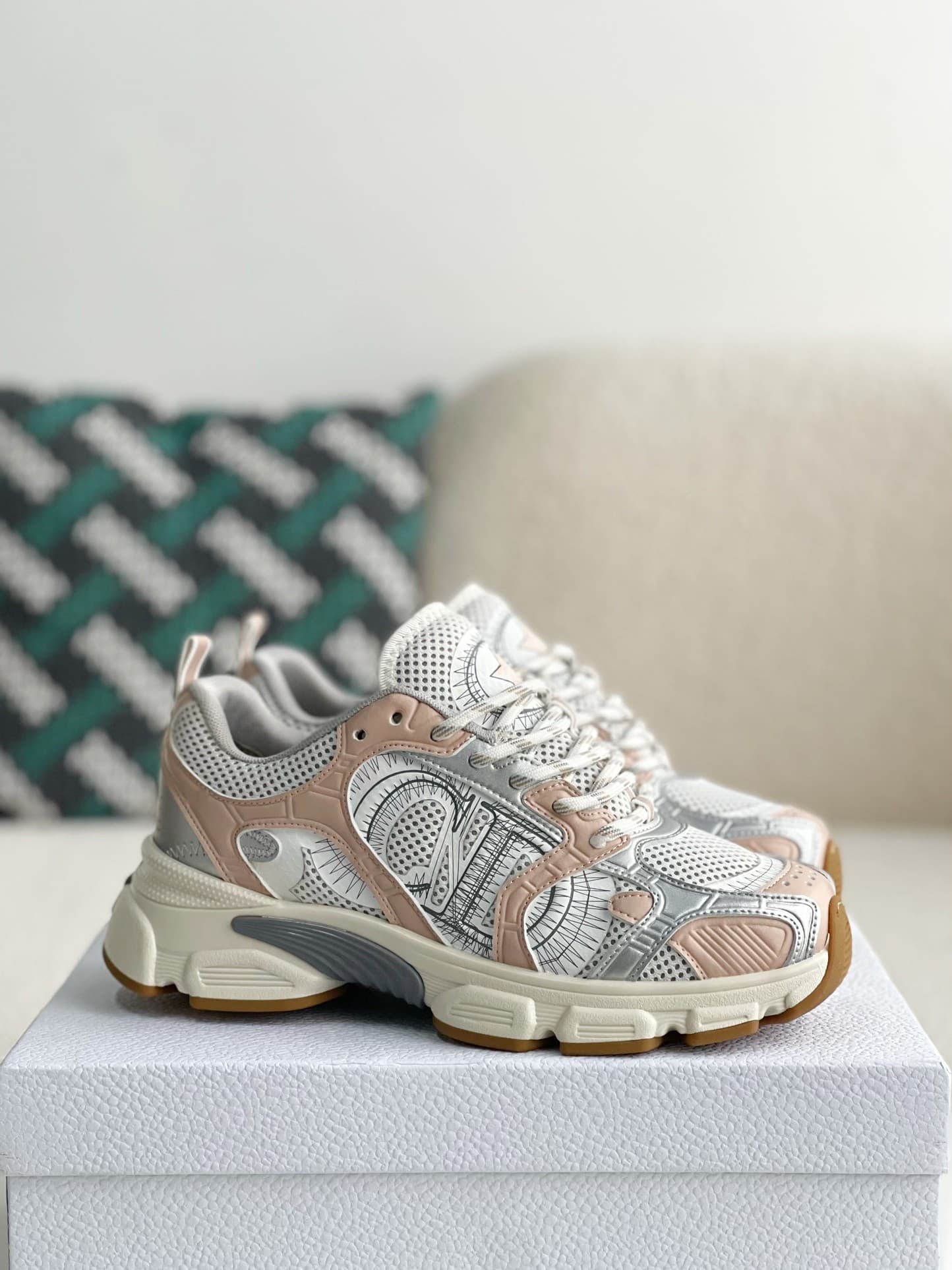 DR Running Sneakers