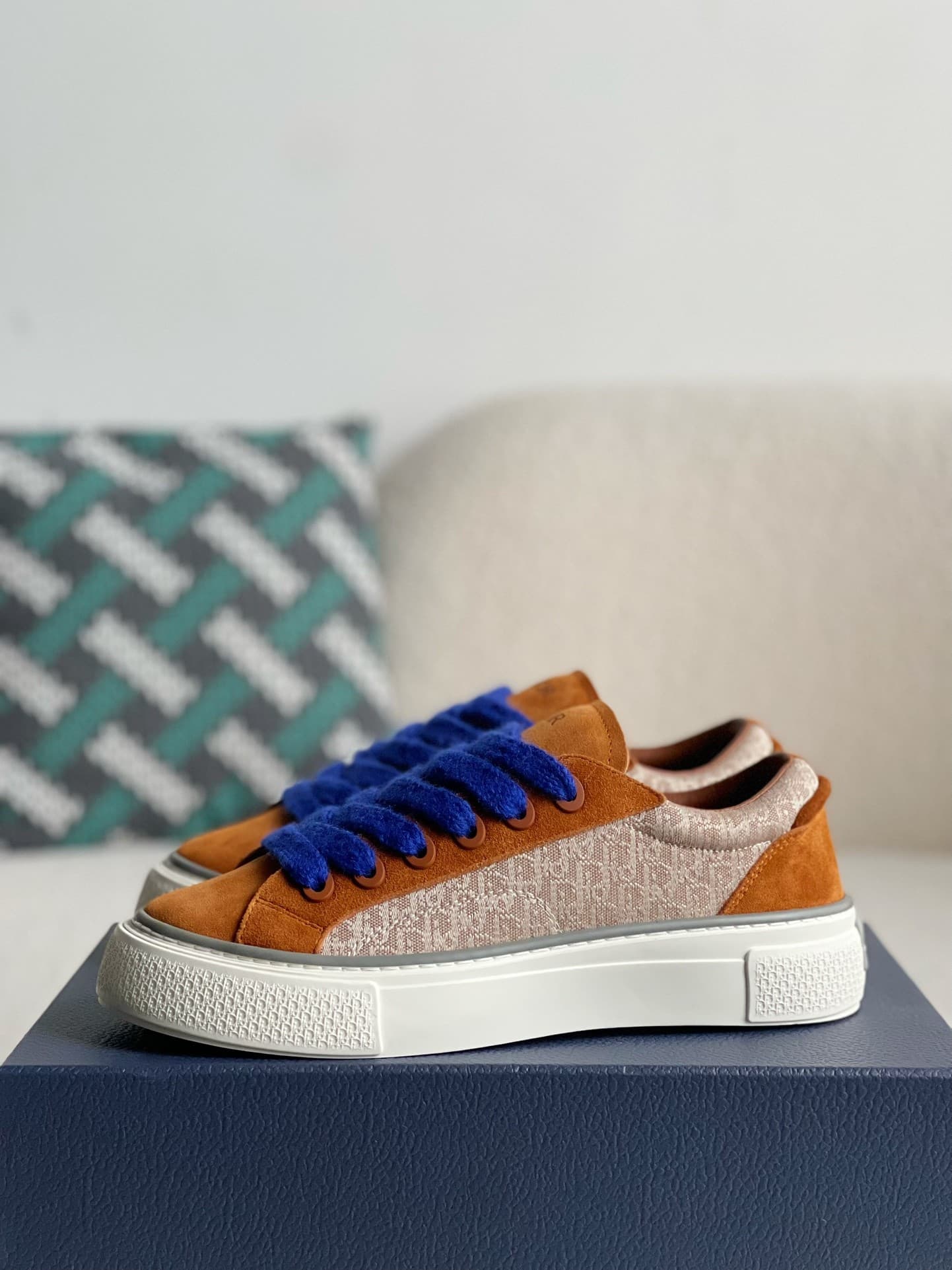 DR New B33 Sneaker