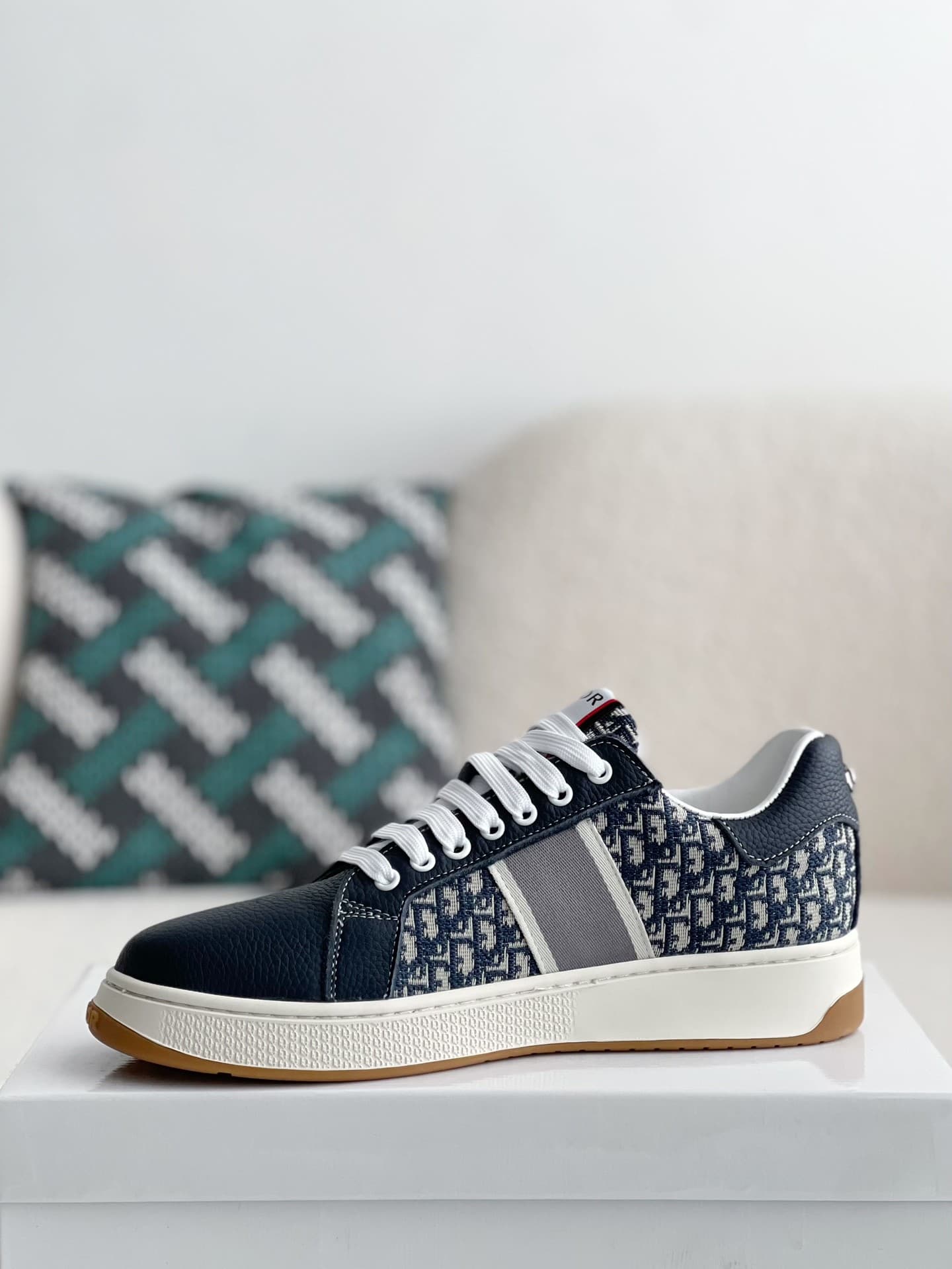 DR Sneakers