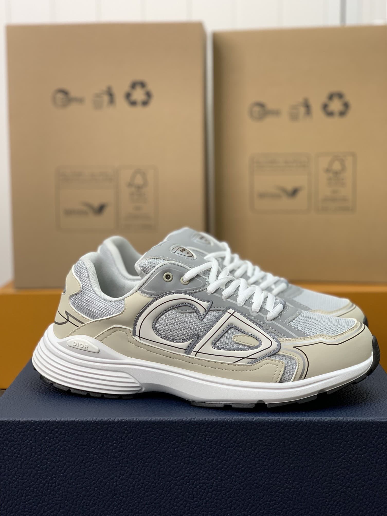 DR NEW ARRIVAL B30 Clunky Sneaker