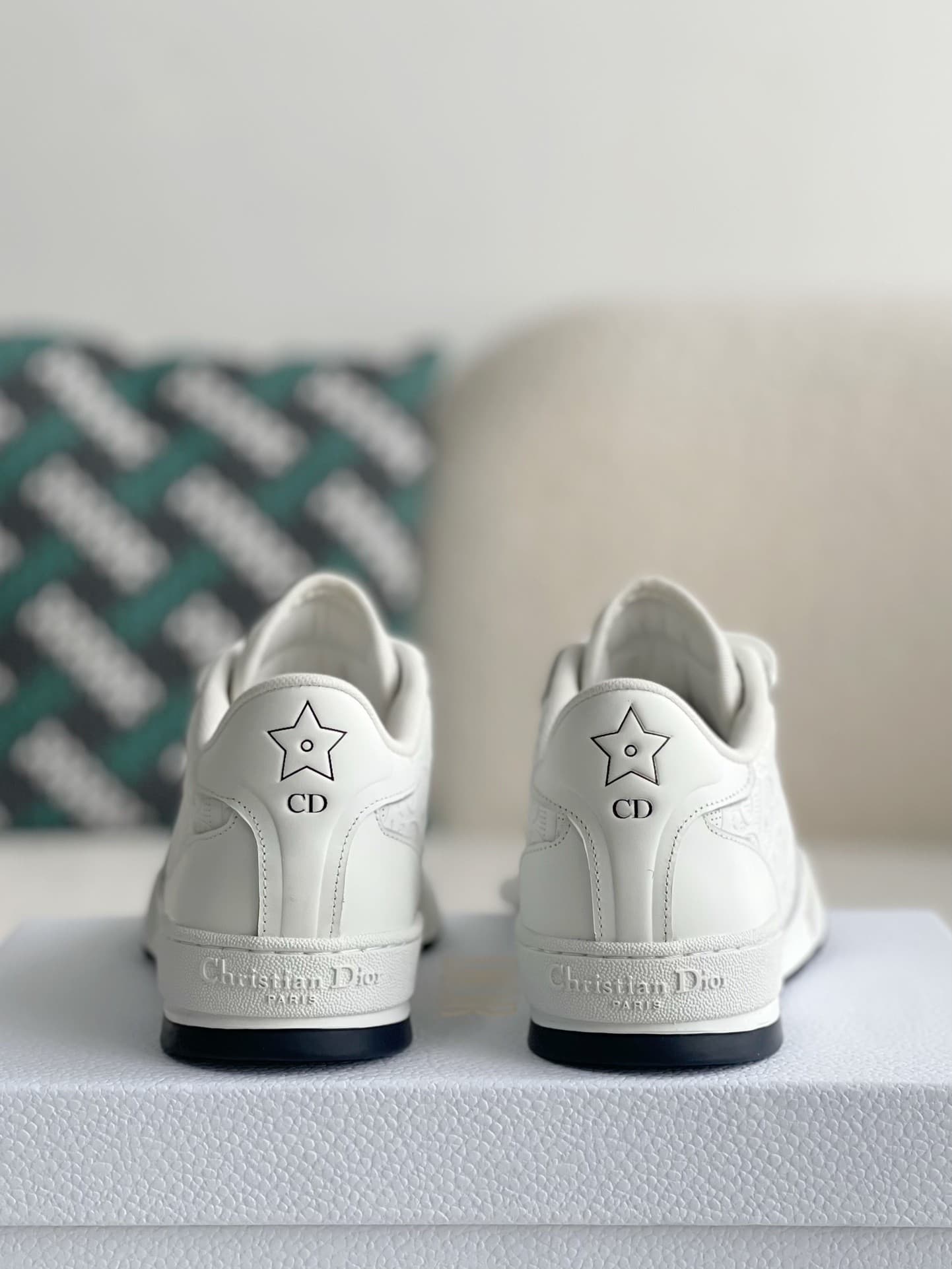 DR Sneakers