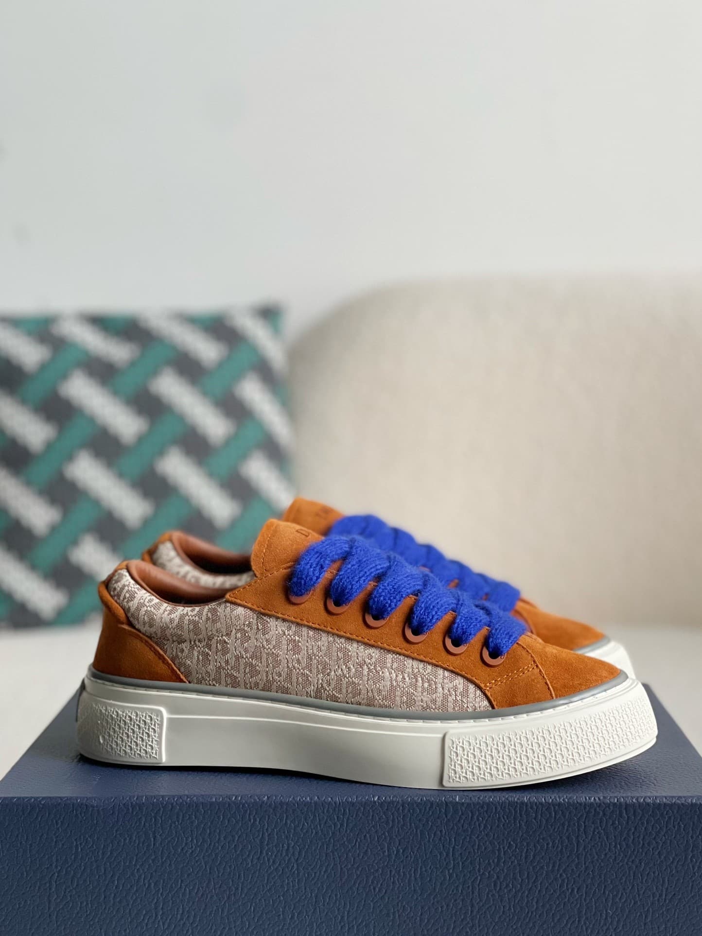 DR New B33 Sneaker