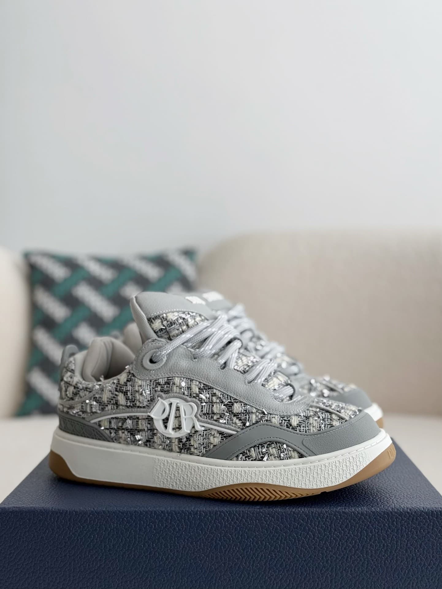 DR B9S Sneakers