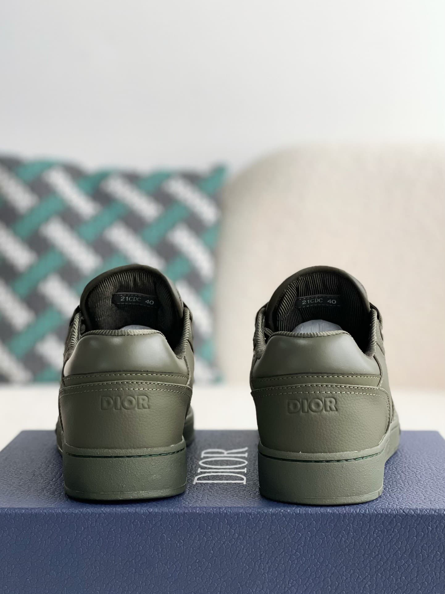DR B27 Oblique Sneakers