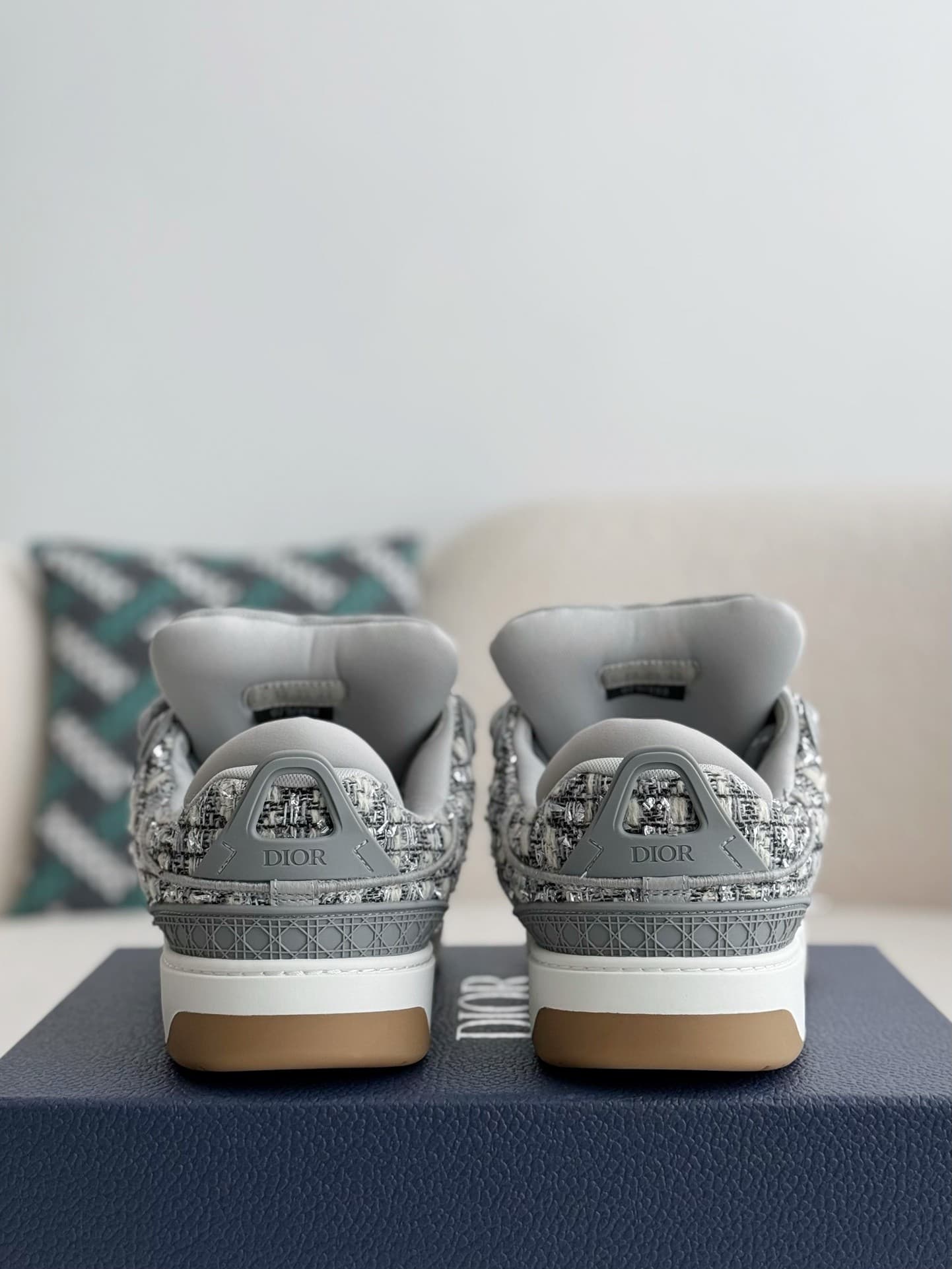 DR B9S Sneakers