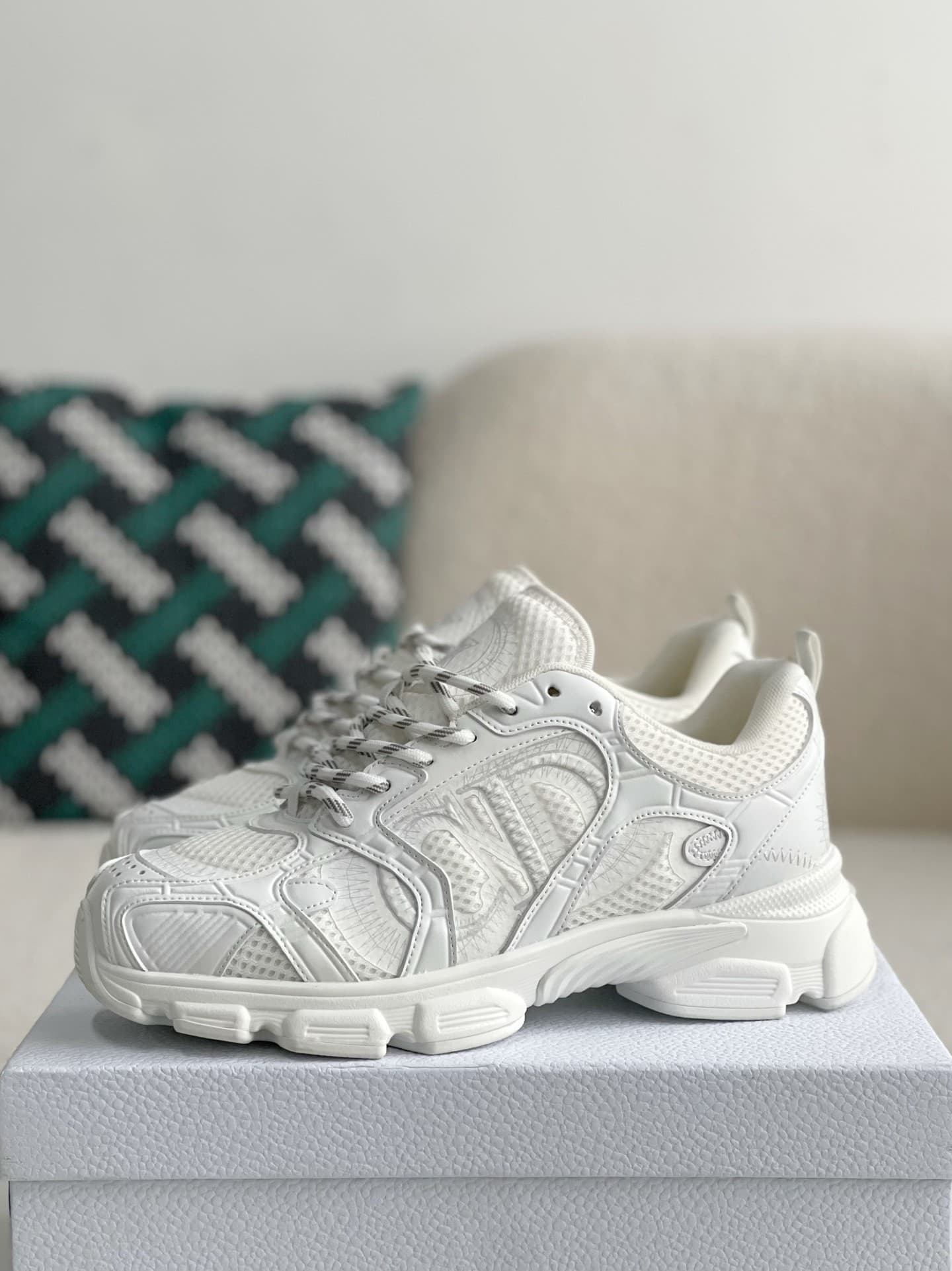 DR Running Sneakers