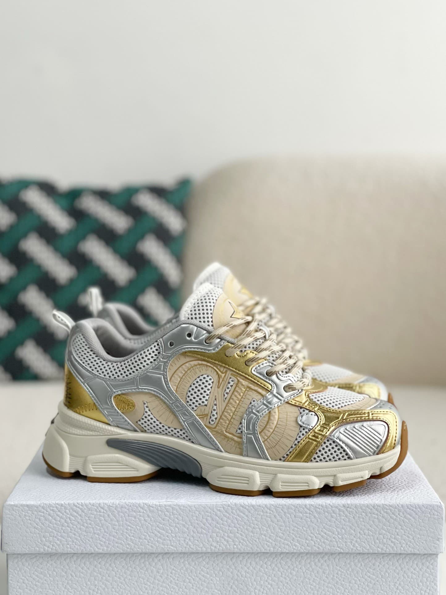 DR Running Sneakers