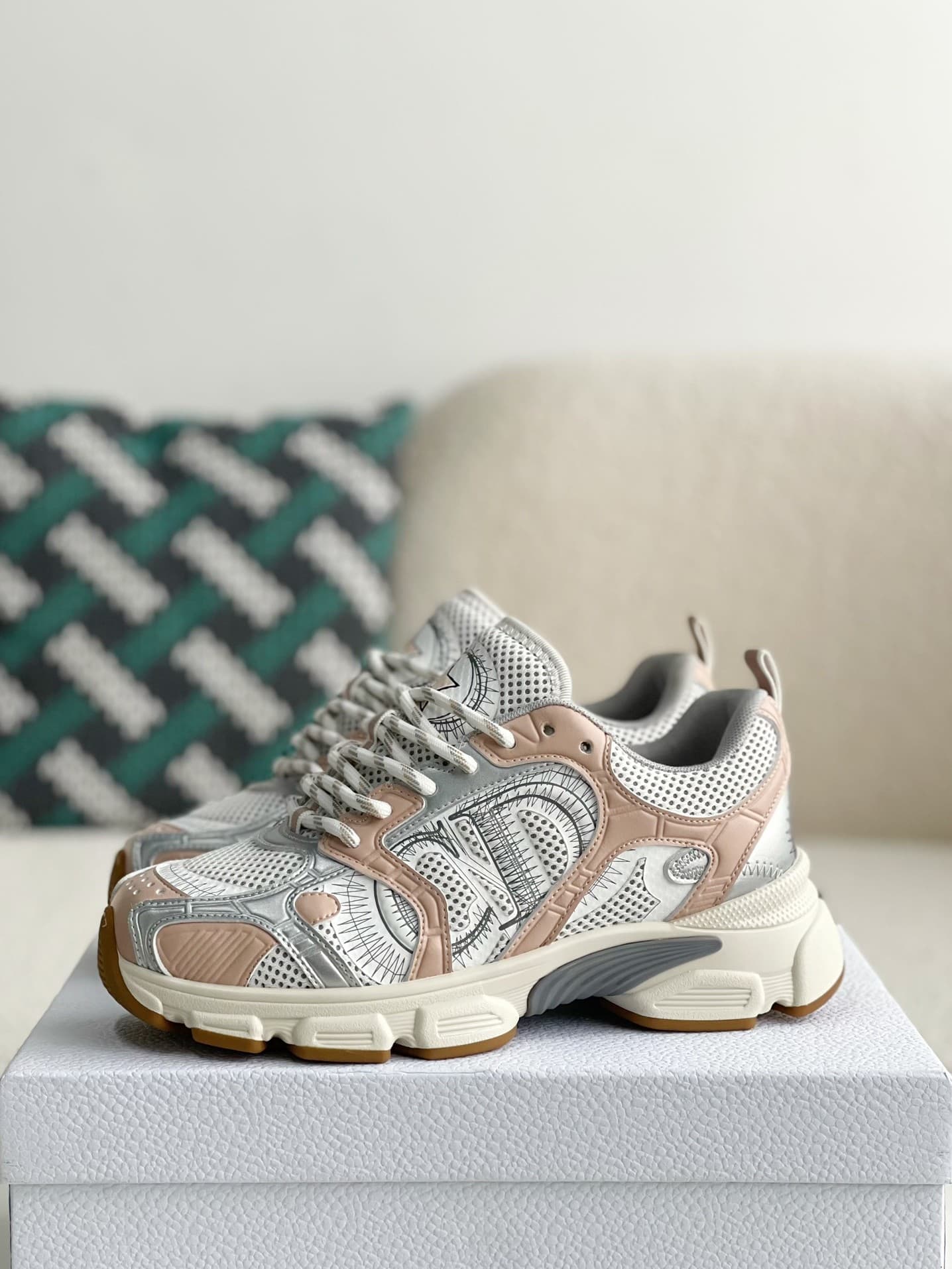 DR Running Sneakers