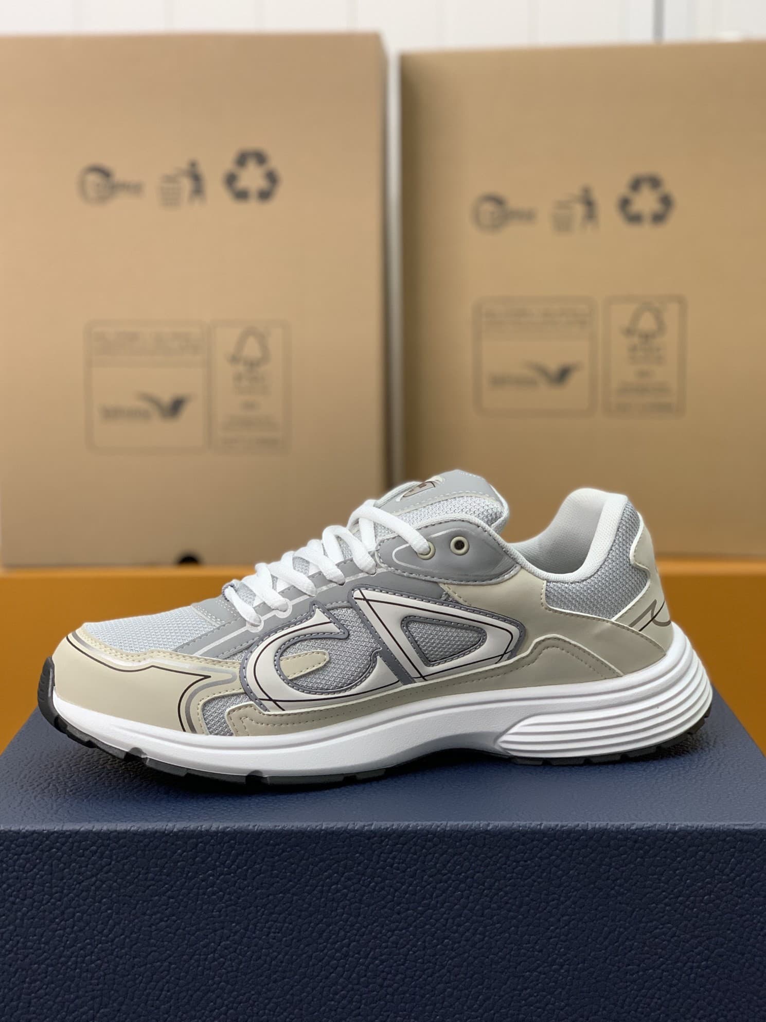 DR NEW ARRIVAL B30 Clunky Sneaker