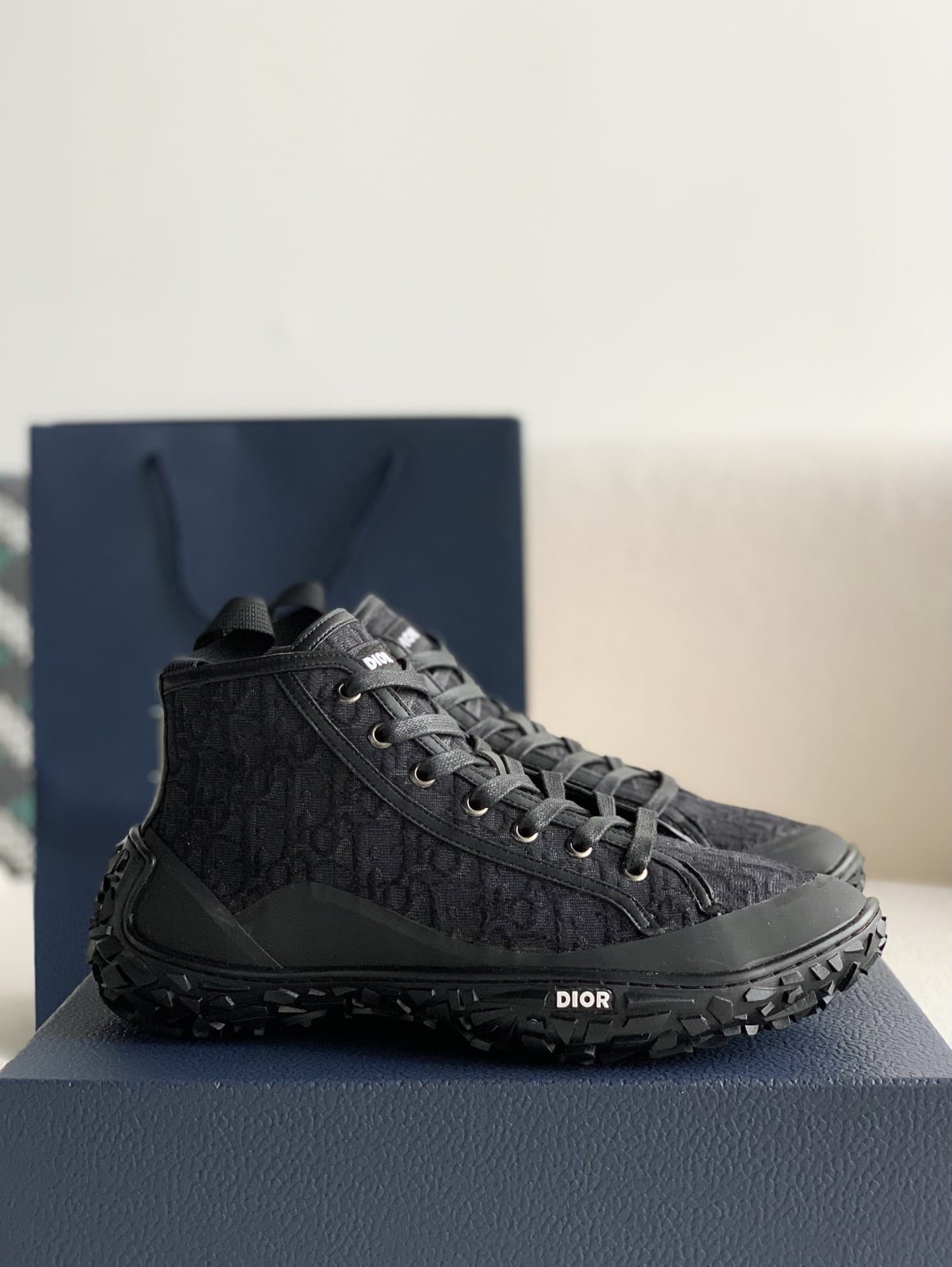 DR B28 sneaker