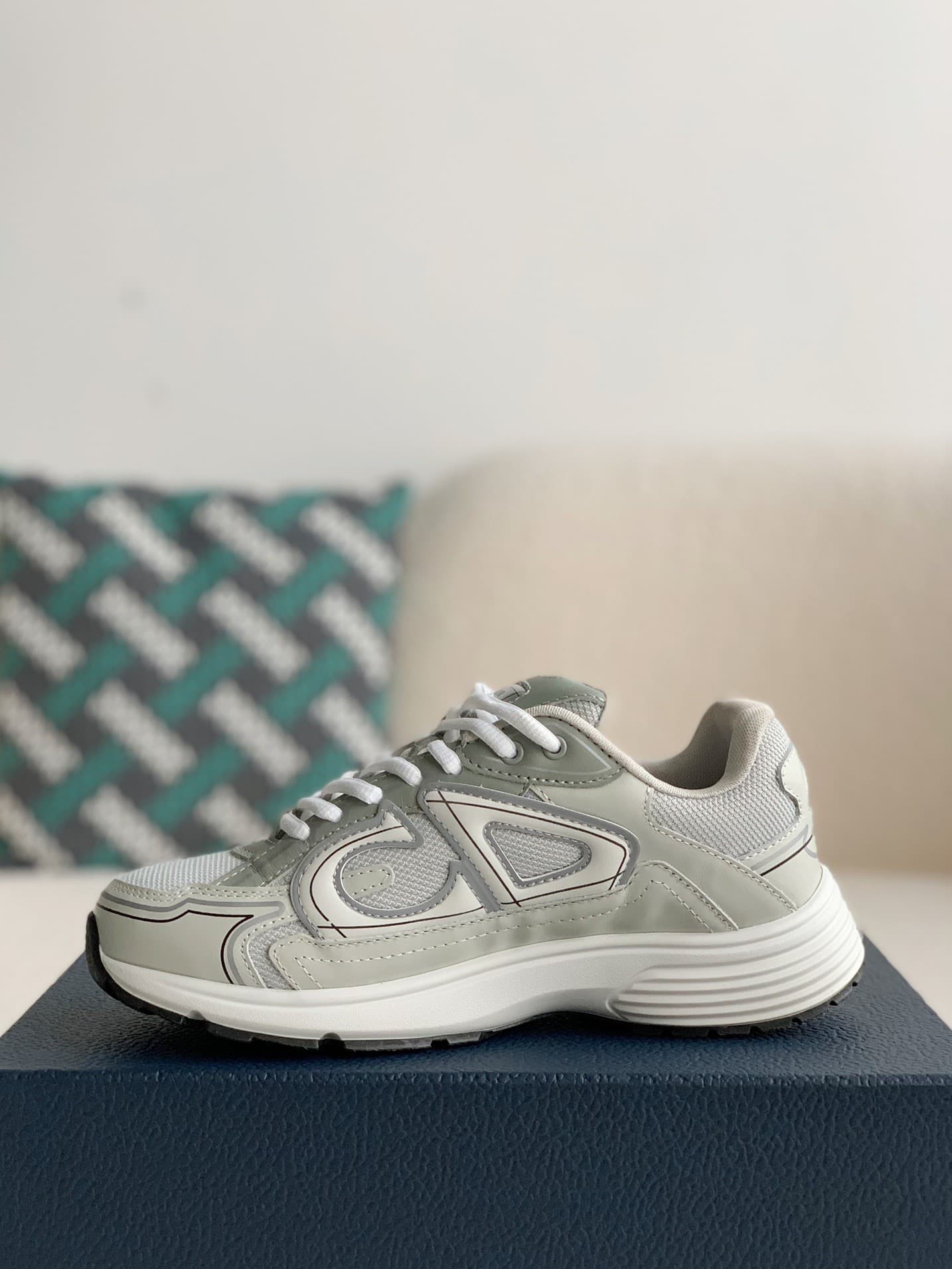 DR b23 sneaker