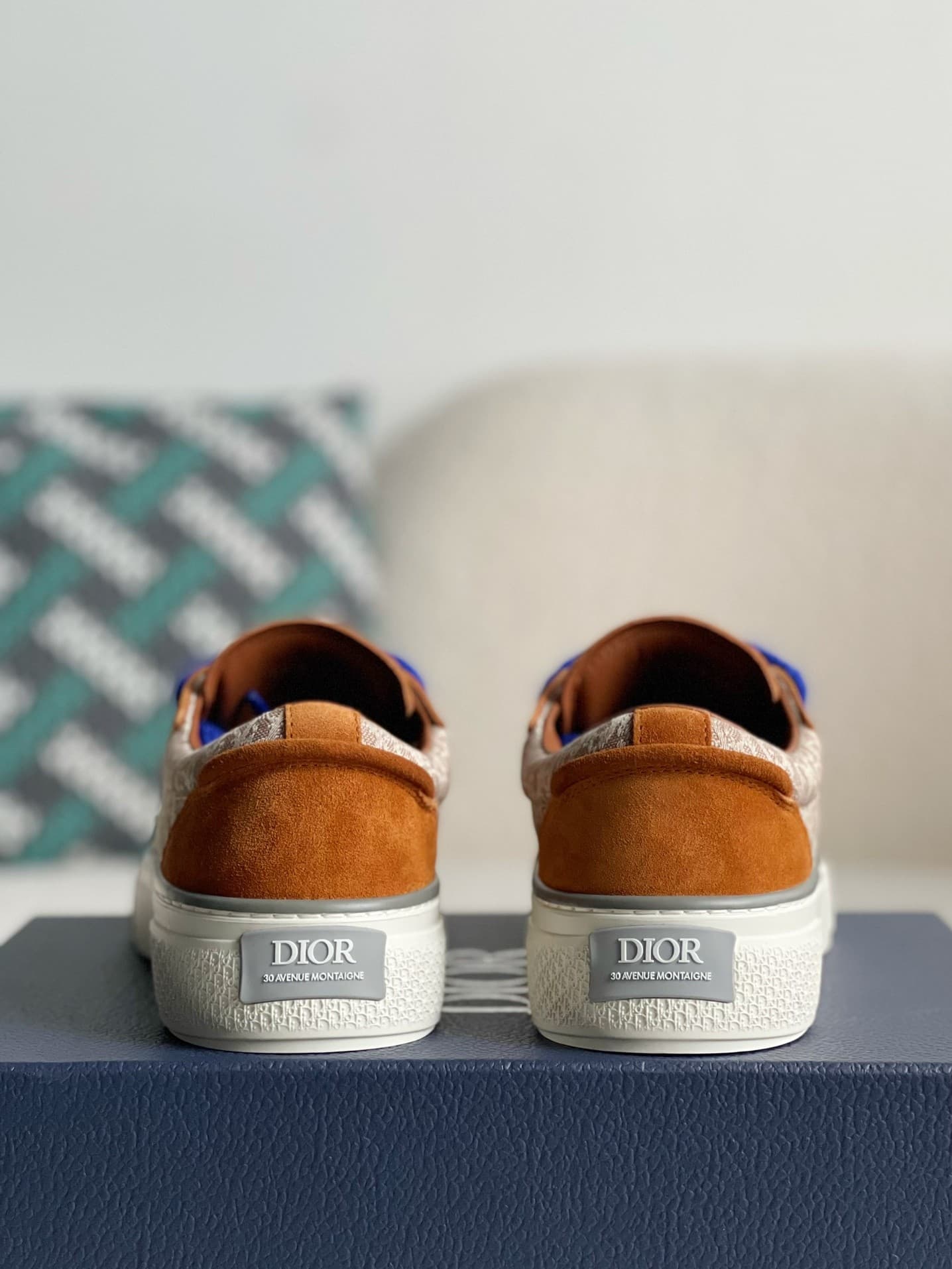 DR New B33 Sneaker