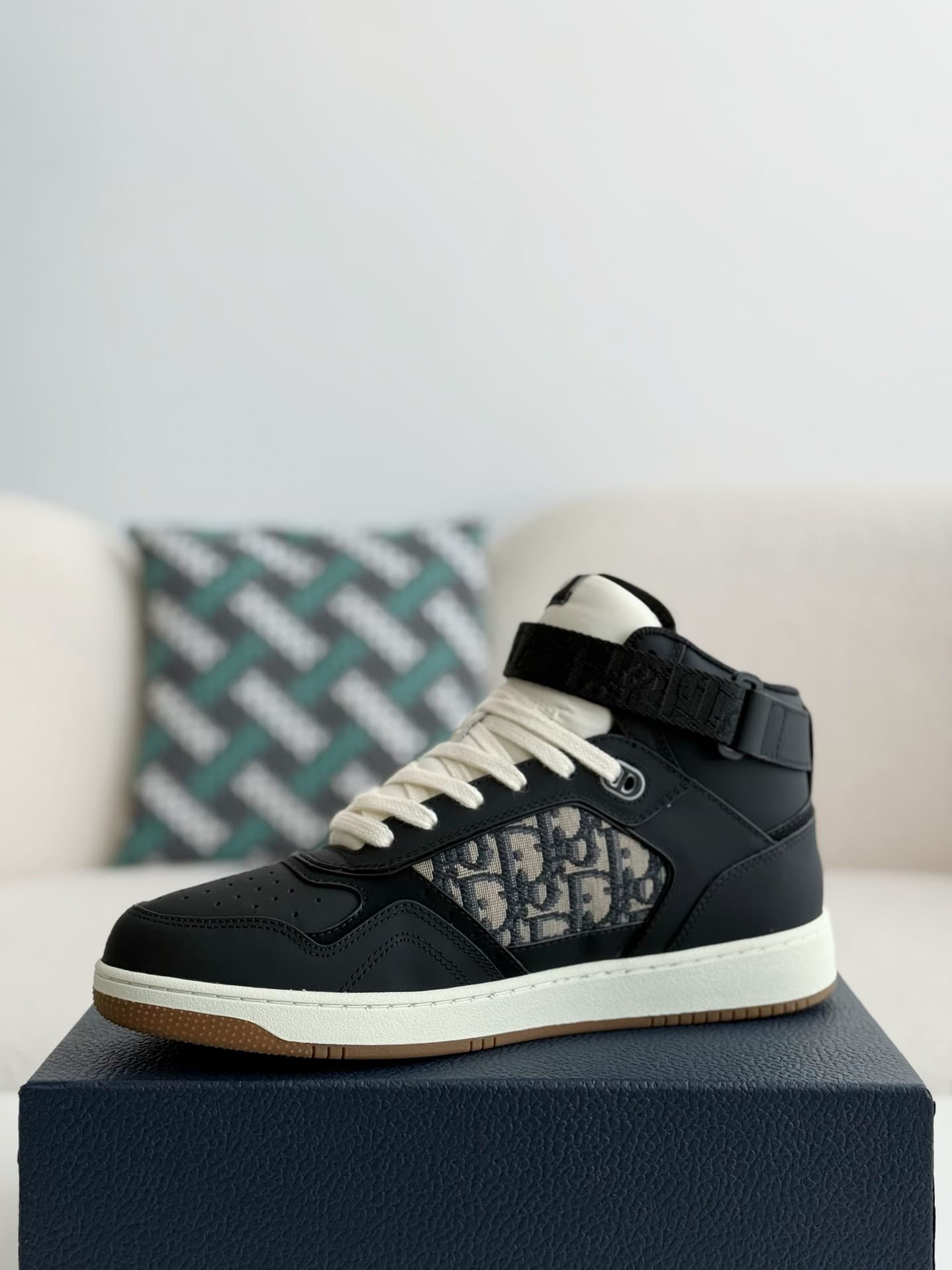 DR B27 High-top casual shoes