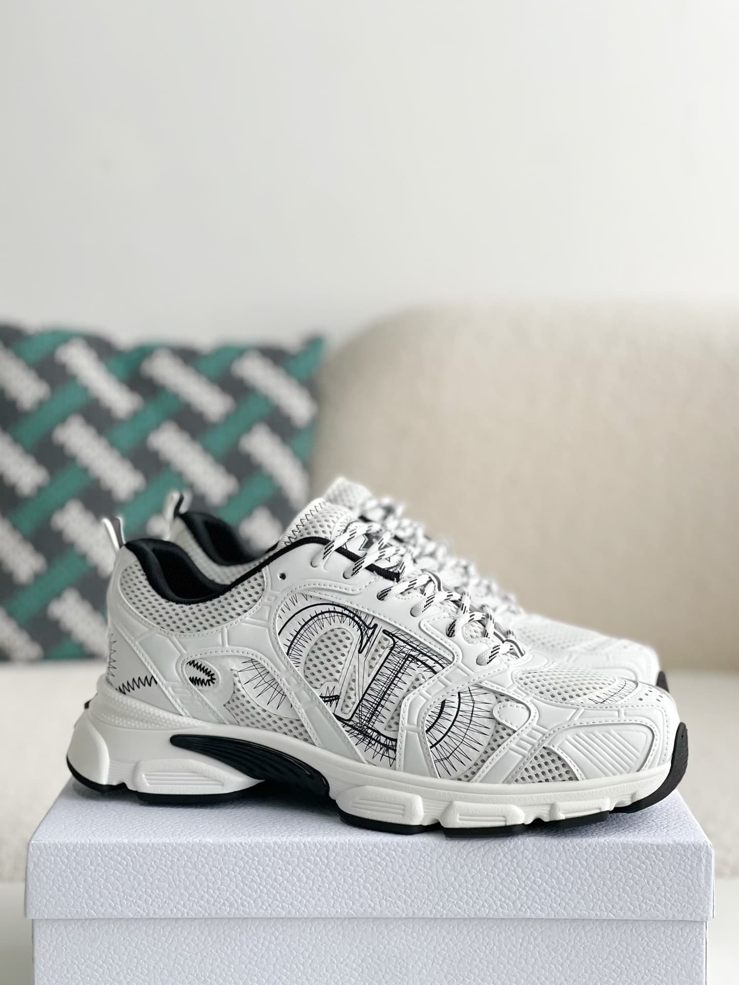 DR Running Sneakers